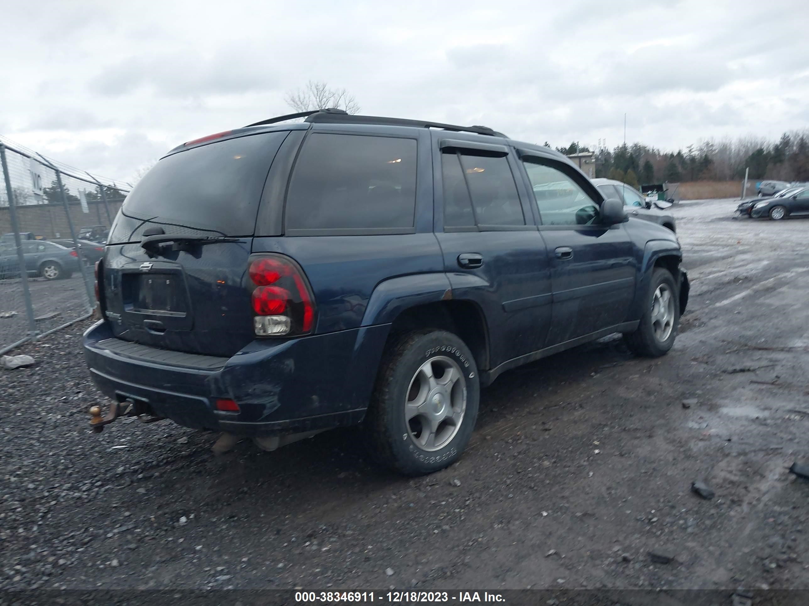 Photo 3 VIN: 1GNDT13S082119198 - CHEVROLET TRAILBLAZER 