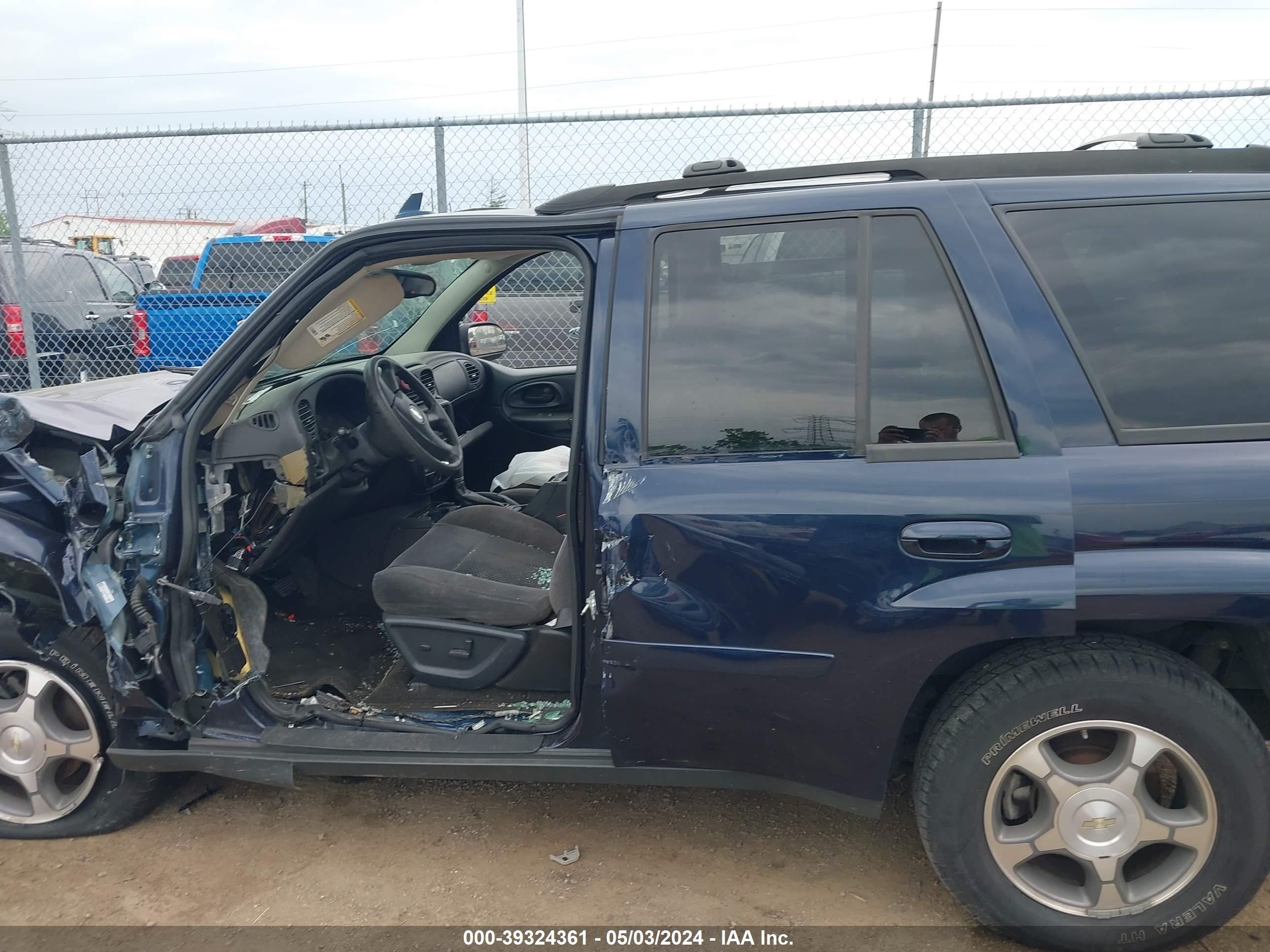 Photo 13 VIN: 1GNDT13S082158423 - CHEVROLET TRAILBLAZER 