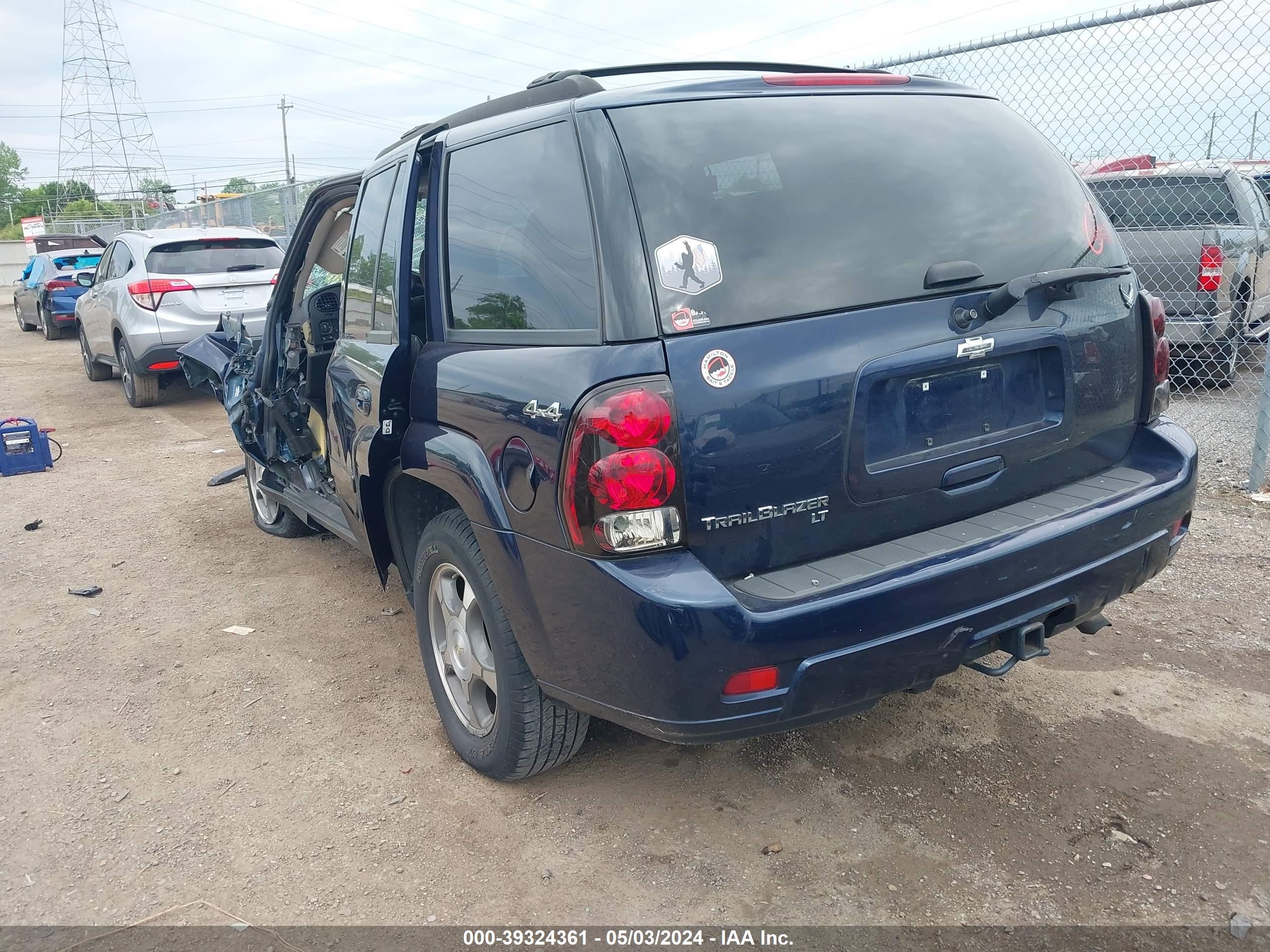 Photo 2 VIN: 1GNDT13S082158423 - CHEVROLET TRAILBLAZER 