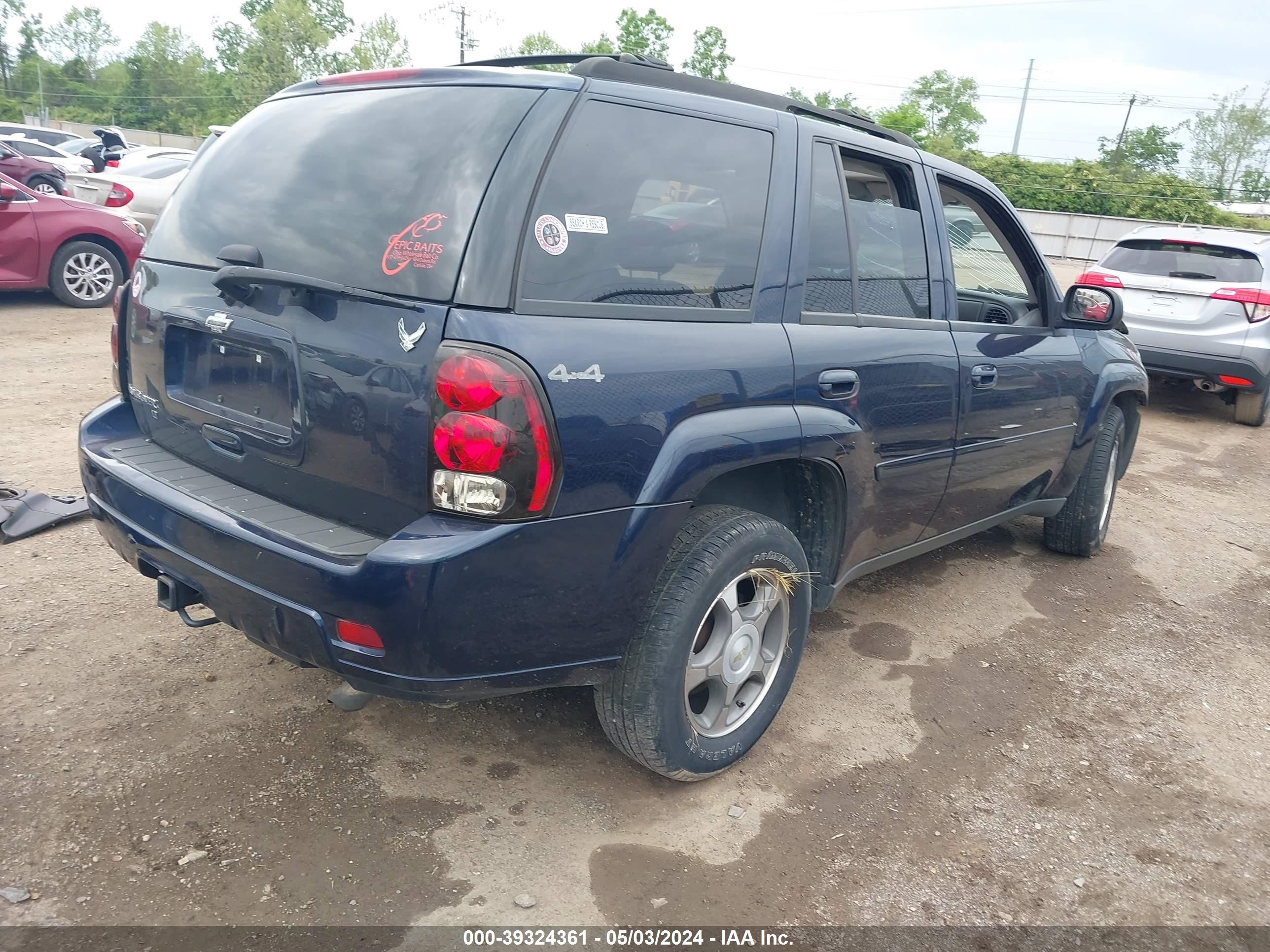 Photo 3 VIN: 1GNDT13S082158423 - CHEVROLET TRAILBLAZER 