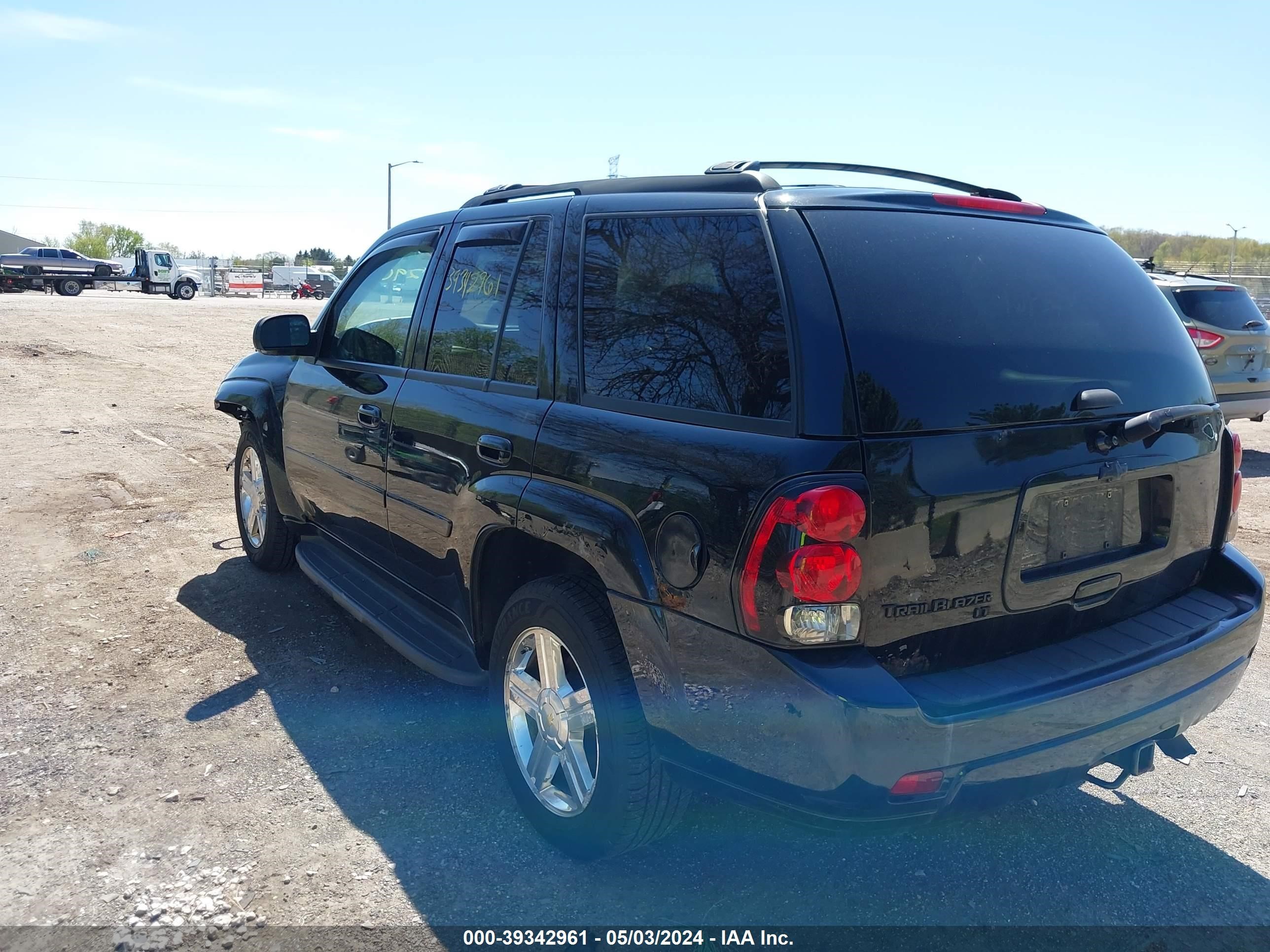 Photo 2 VIN: 1GNDT13S082249465 - CHEVROLET TRAILBLAZER 