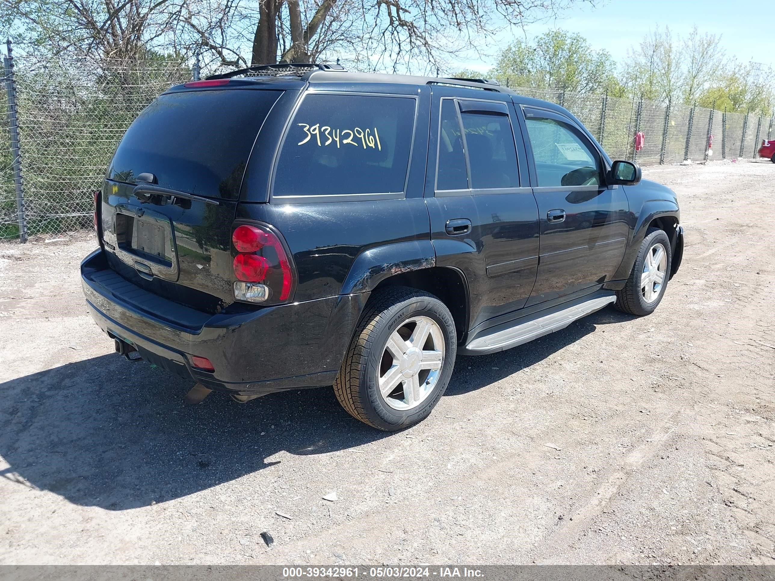 Photo 3 VIN: 1GNDT13S082249465 - CHEVROLET TRAILBLAZER 