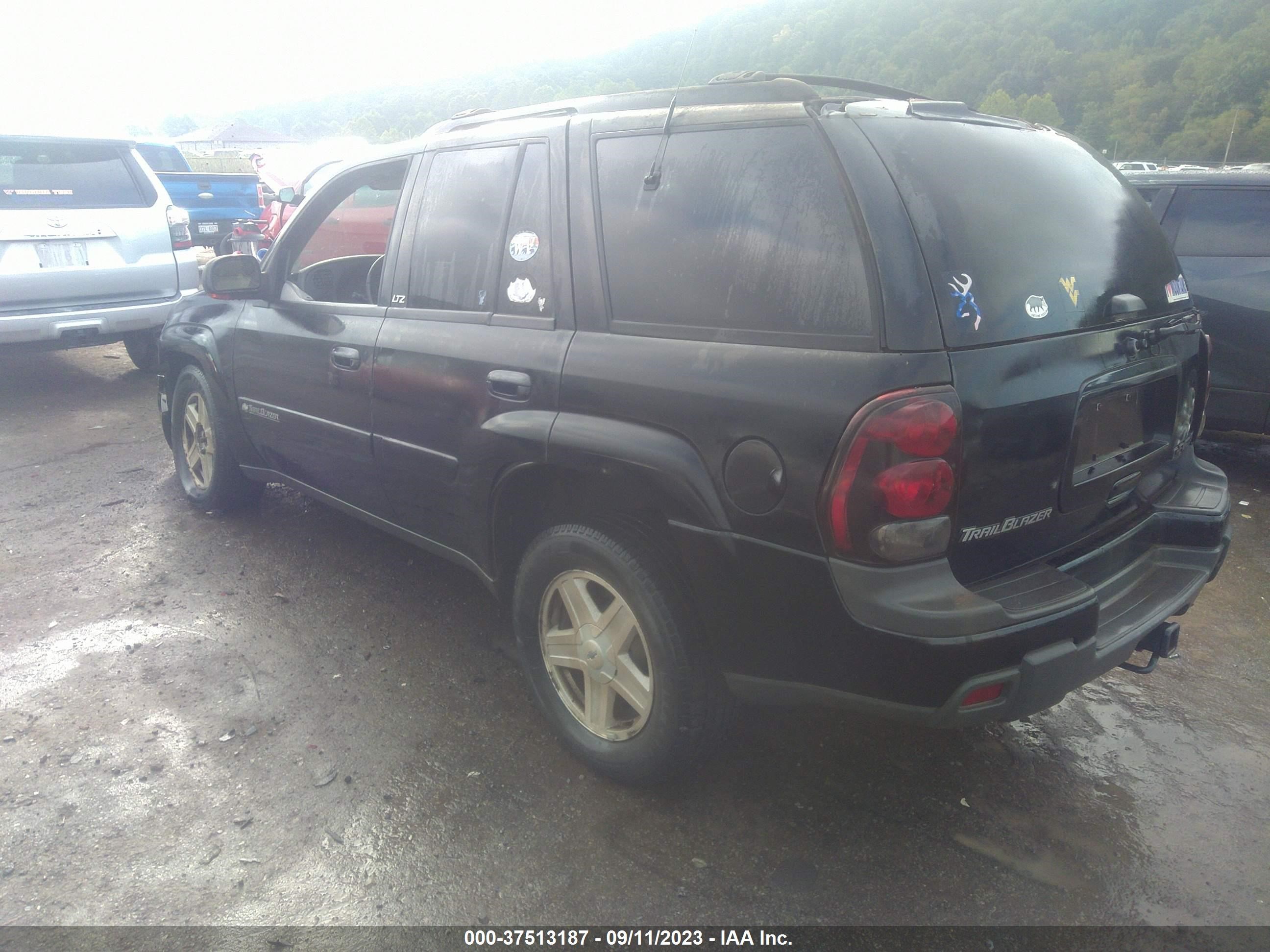 Photo 2 VIN: 1GNDT13S122381187 - CHEVROLET TRAILBLAZER 