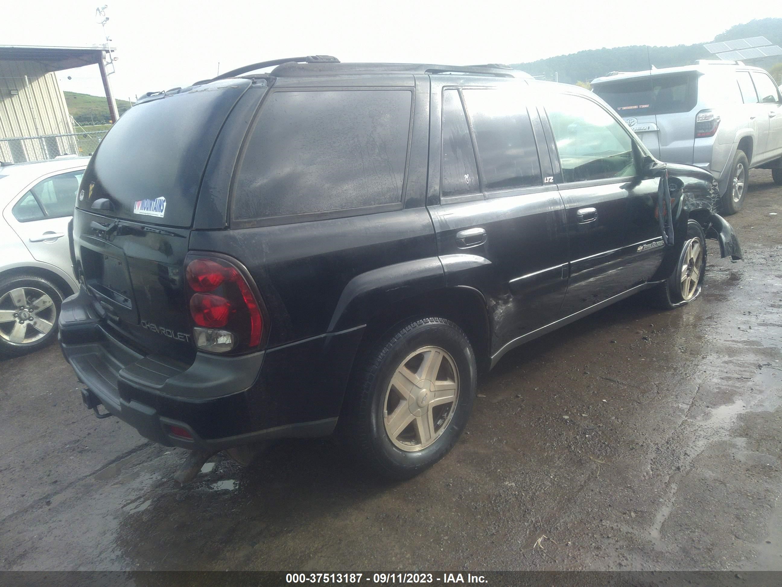 Photo 3 VIN: 1GNDT13S122381187 - CHEVROLET TRAILBLAZER 