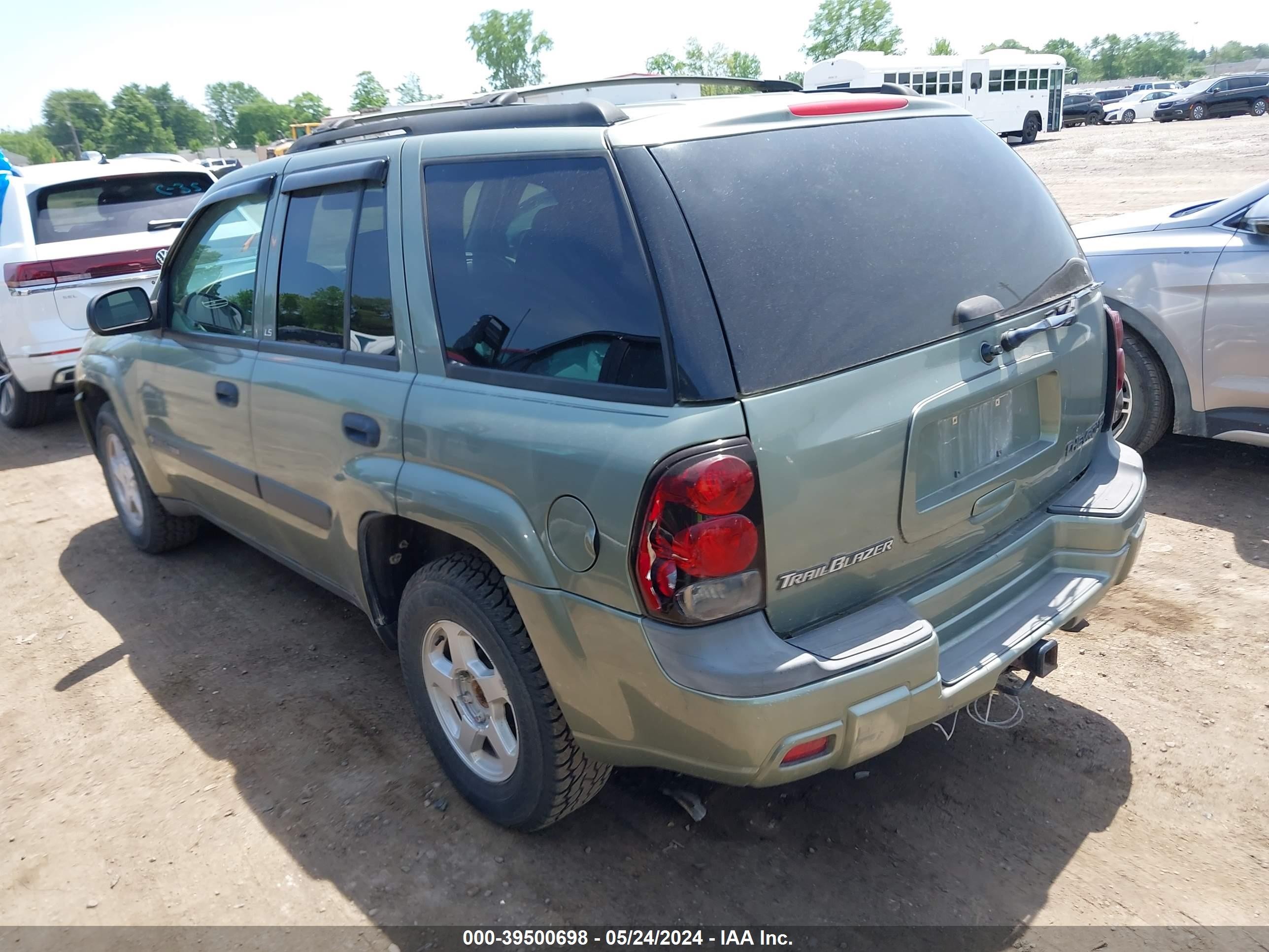 Photo 2 VIN: 1GNDT13S132286050 - CHEVROLET TRAILBLAZER 