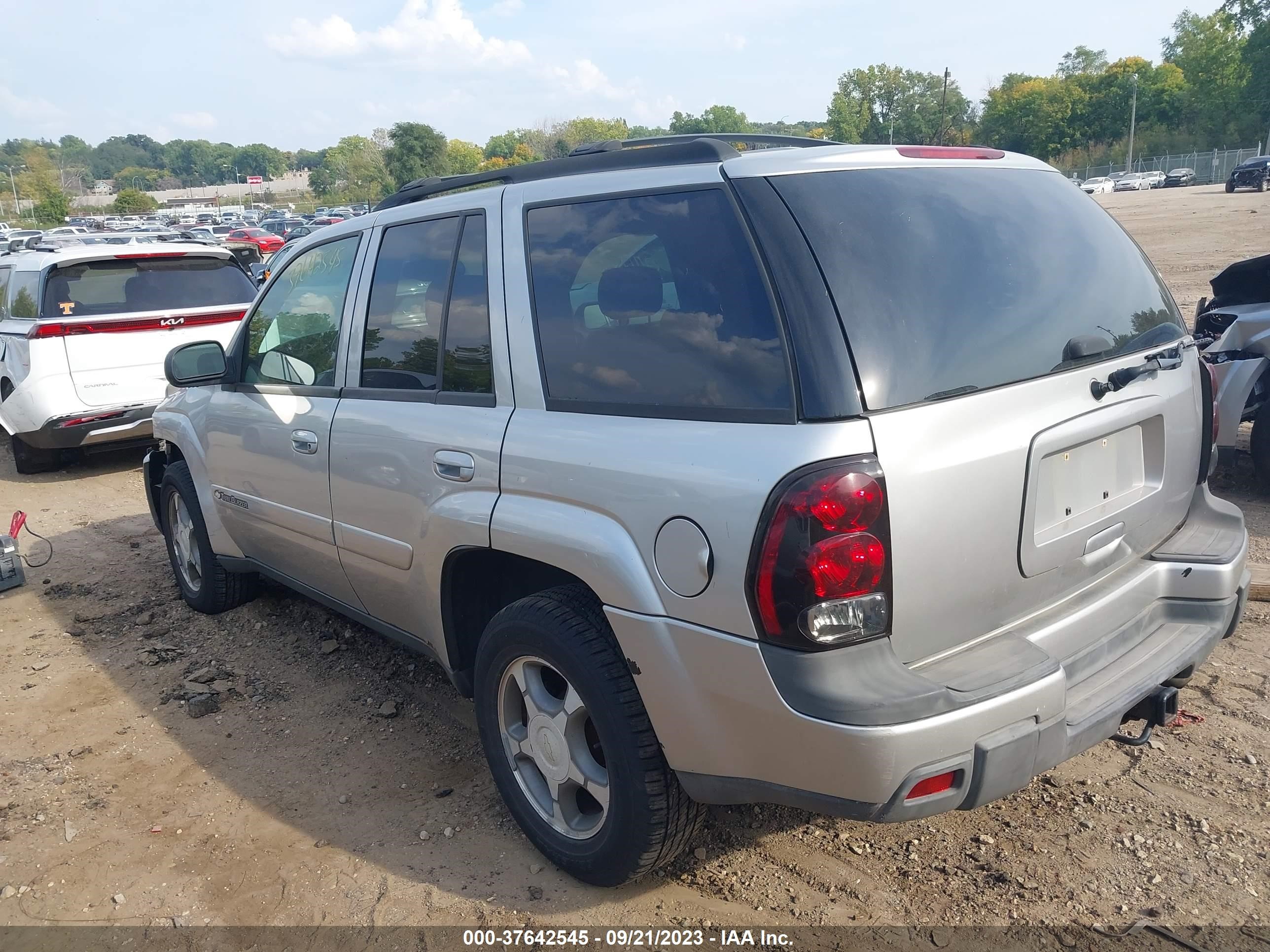 Photo 2 VIN: 1GNDT13S142226108 - CHEVROLET TRAILBLAZER 