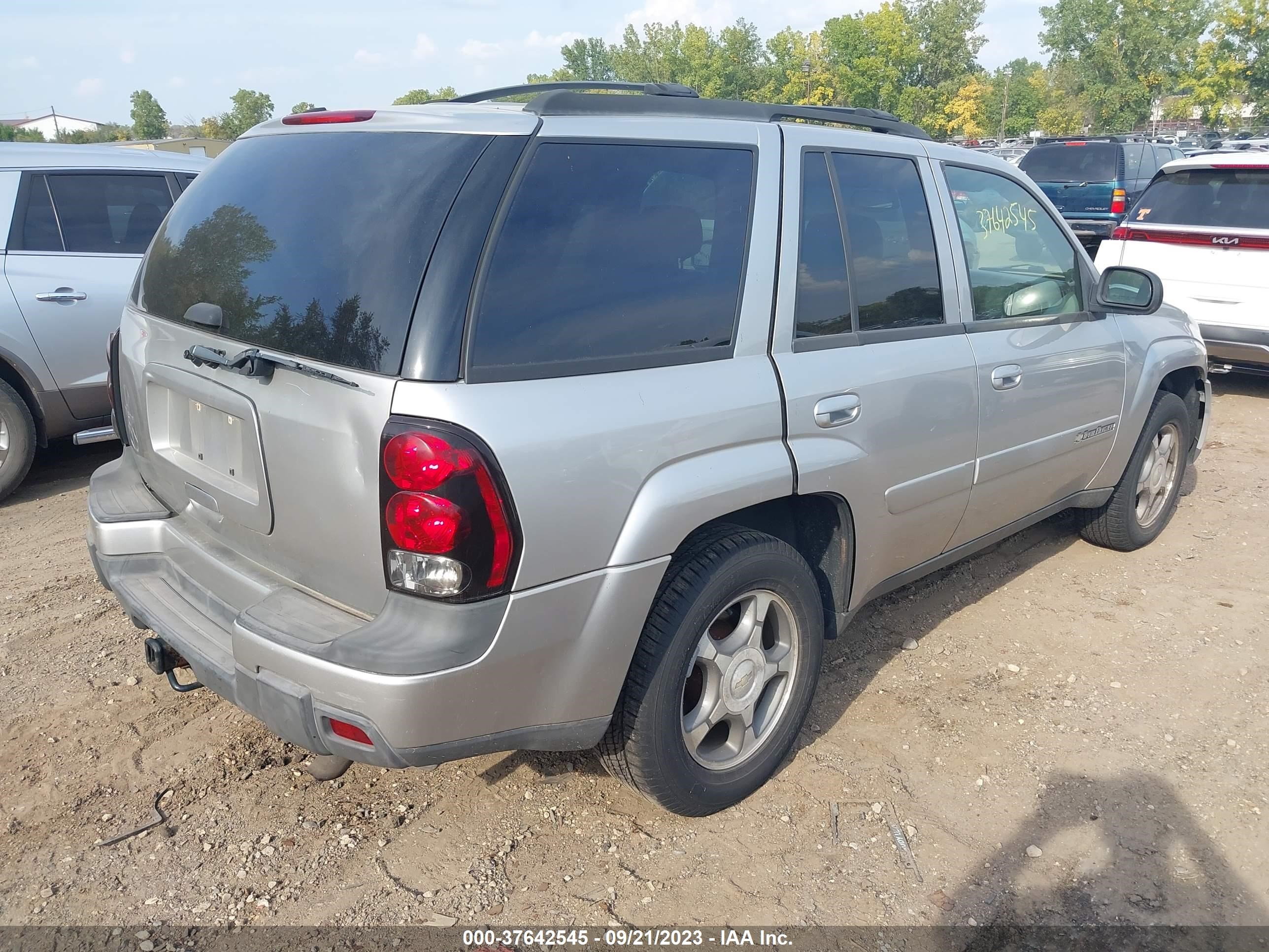 Photo 3 VIN: 1GNDT13S142226108 - CHEVROLET TRAILBLAZER 