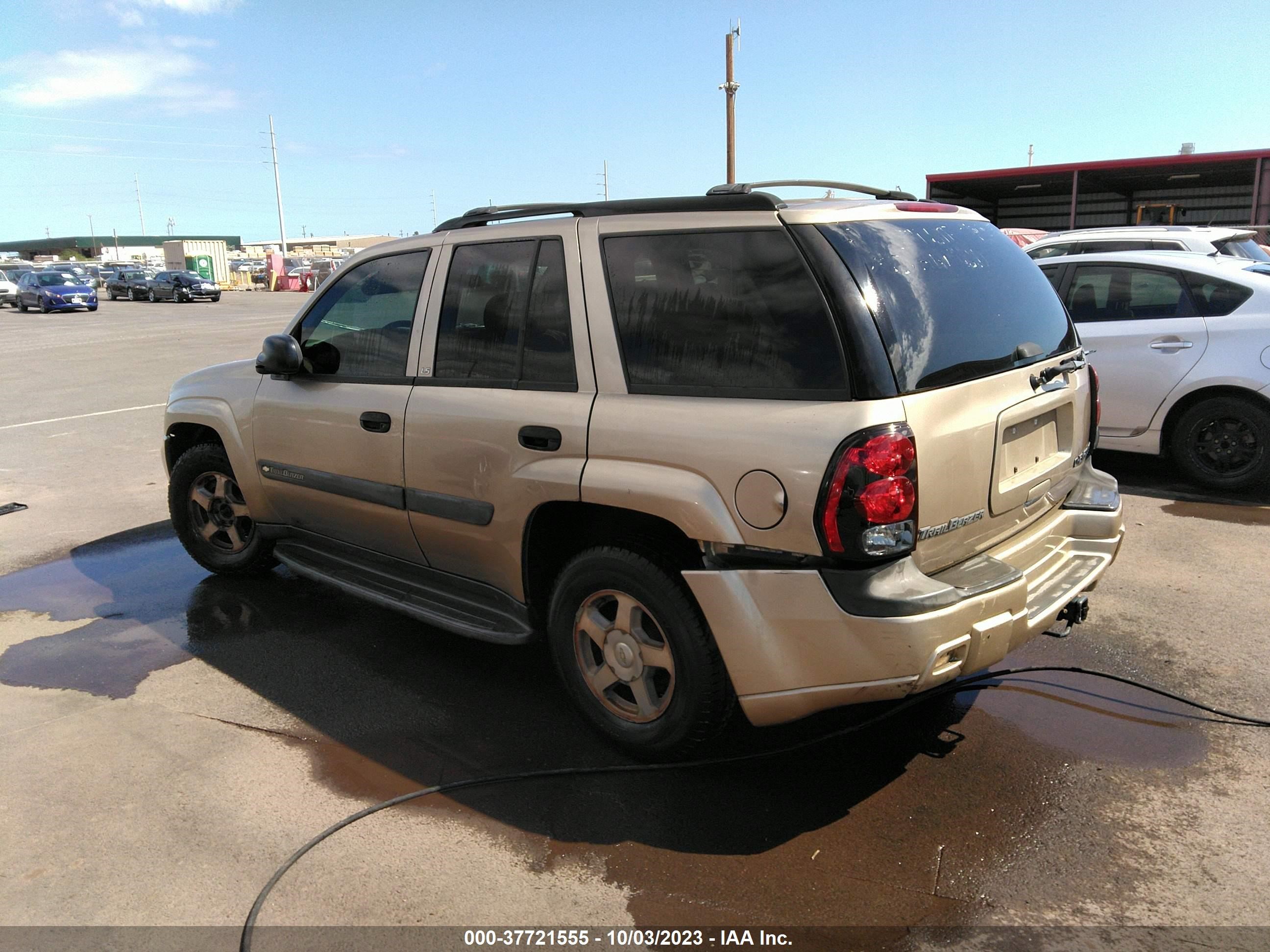 Photo 2 VIN: 1GNDT13S142351237 - CHEVROLET TRAILBLAZER 