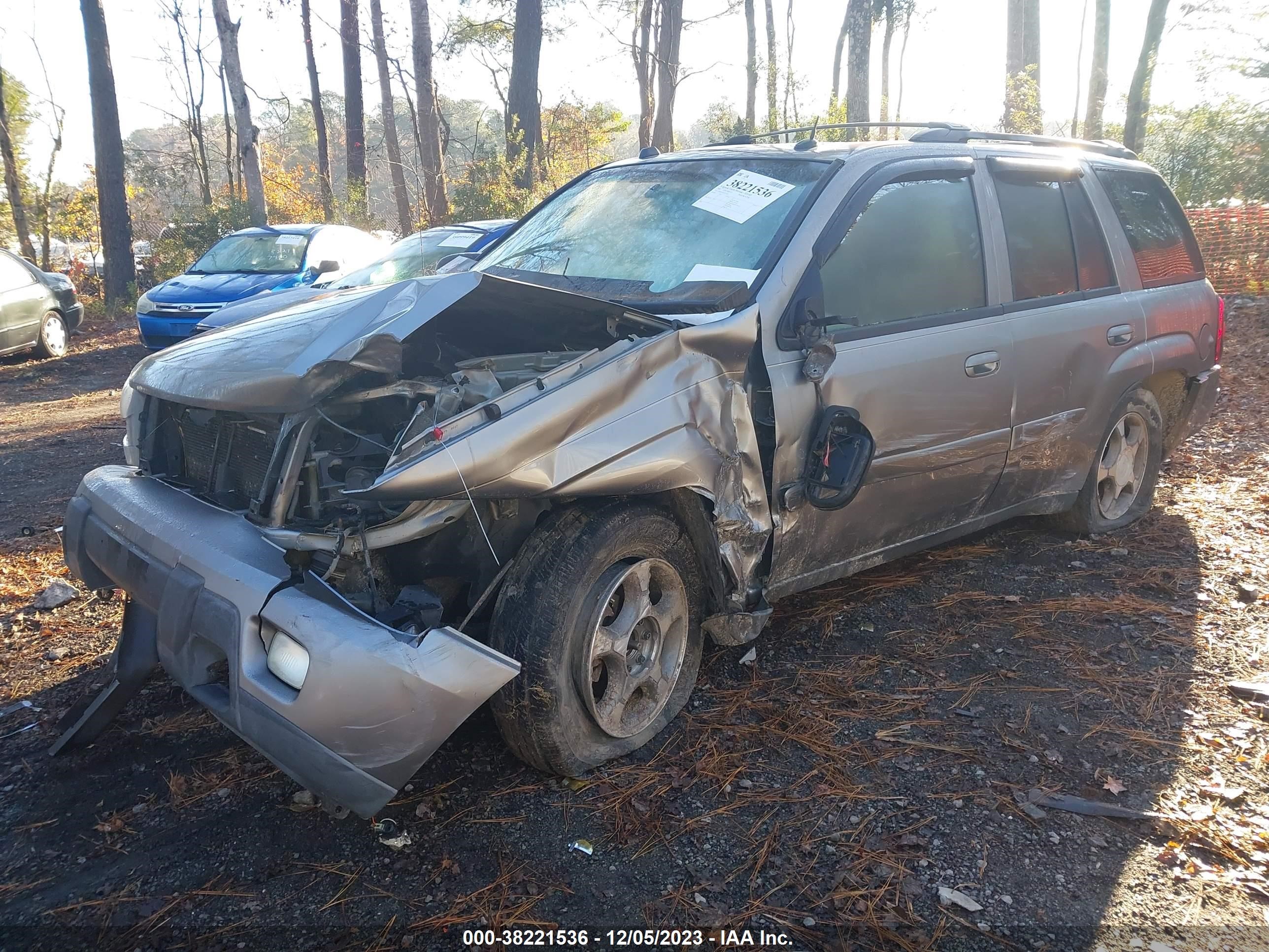 Photo 1 VIN: 1GNDT13S152133607 - CHEVROLET TRAILBLAZER 