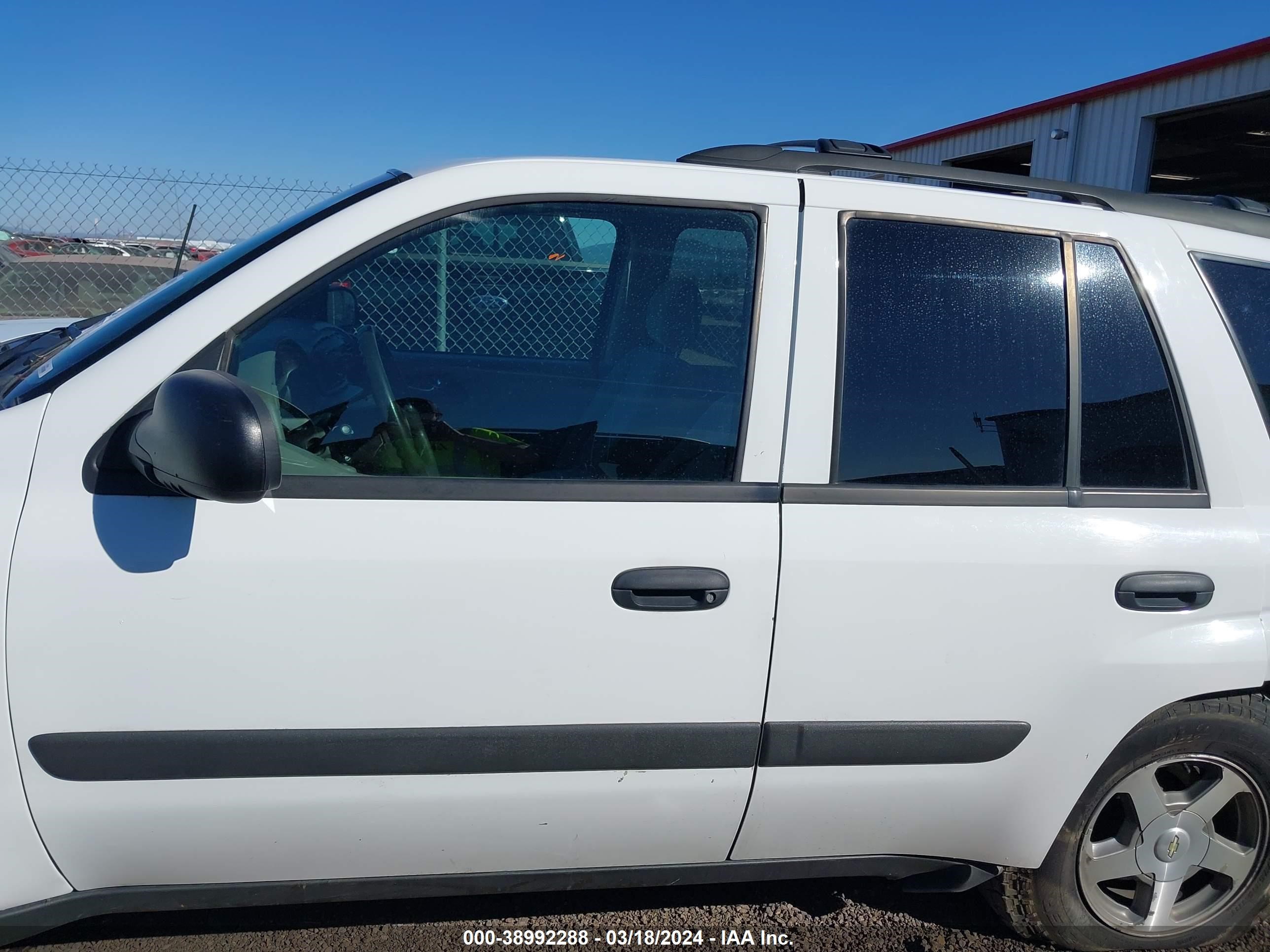 Photo 14 VIN: 1GNDT13S152204207 - CHEVROLET TRAILBLAZER 