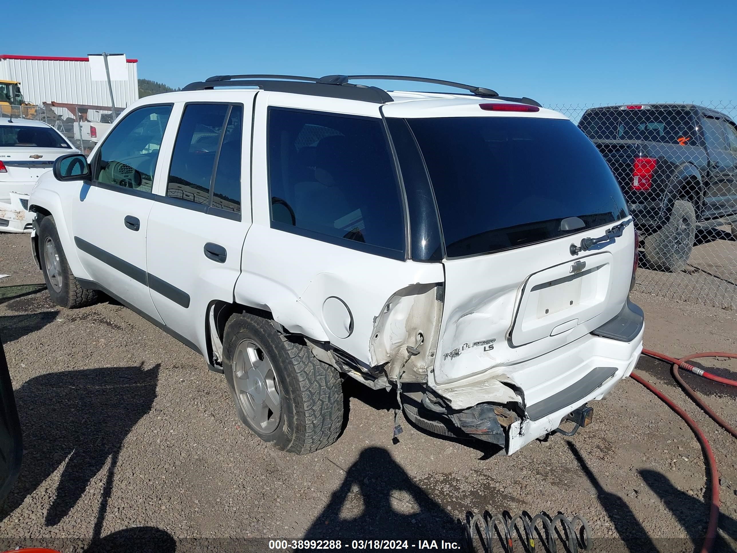 Photo 2 VIN: 1GNDT13S152204207 - CHEVROLET TRAILBLAZER 