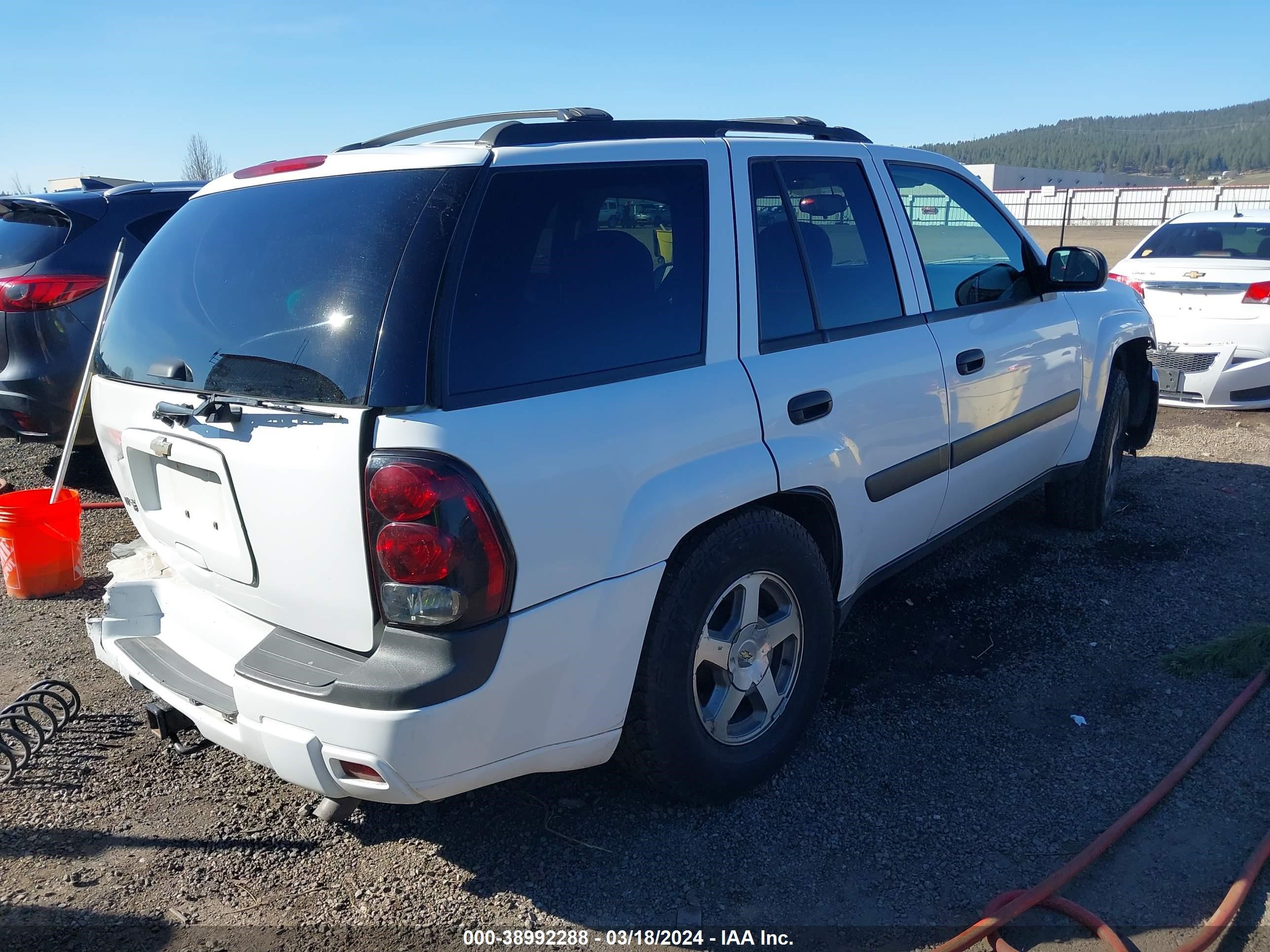 Photo 3 VIN: 1GNDT13S152204207 - CHEVROLET TRAILBLAZER 