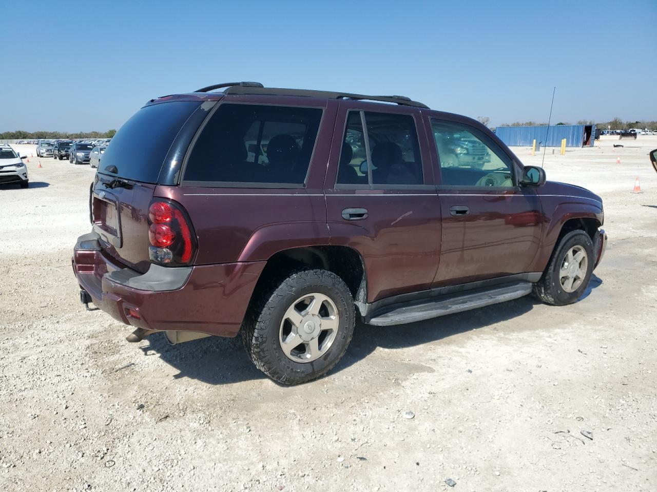 Photo 2 VIN: 1GNDT13S162121393 - CHEVROLET TRAILBLAZER 