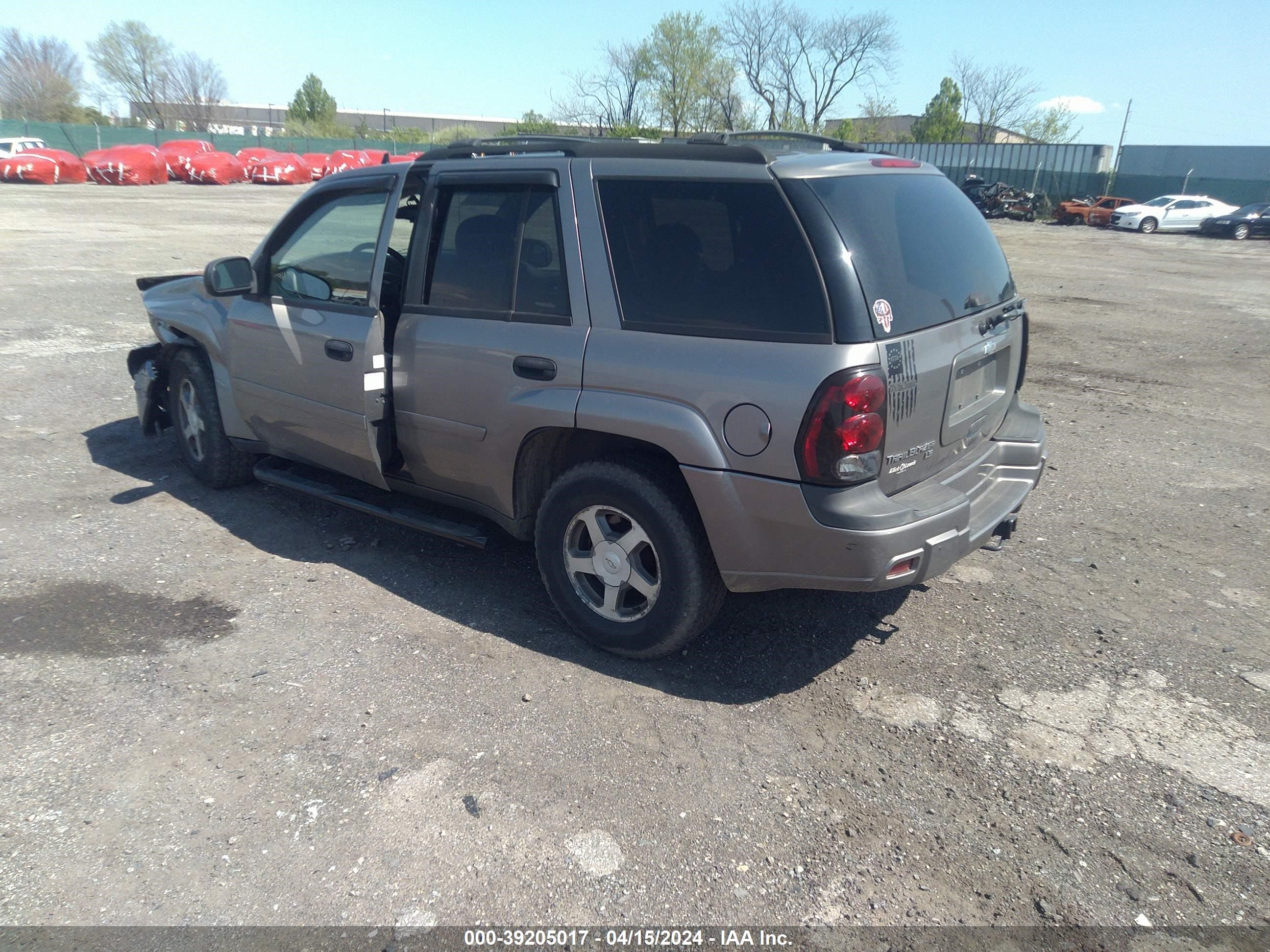 Photo 2 VIN: 1GNDT13S162218707 - CHEVROLET TRAILBLAZER 