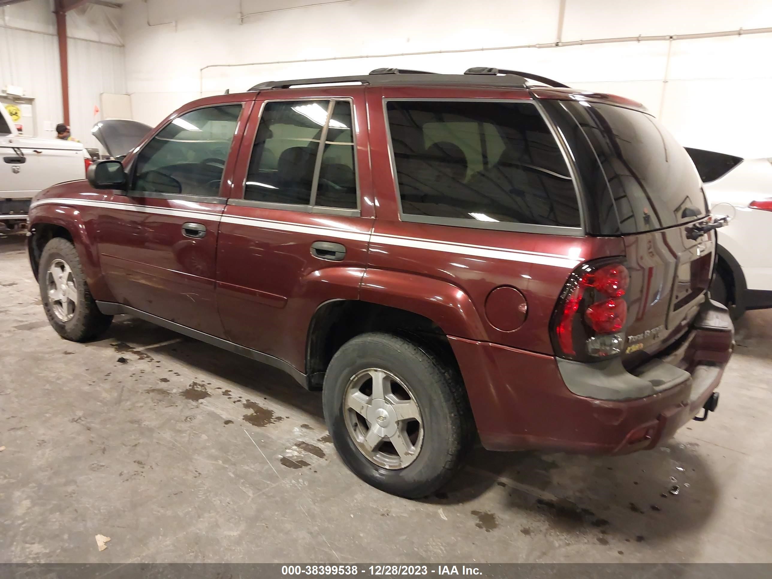 Photo 2 VIN: 1GNDT13S162310495 - CHEVROLET TRAILBLAZER 