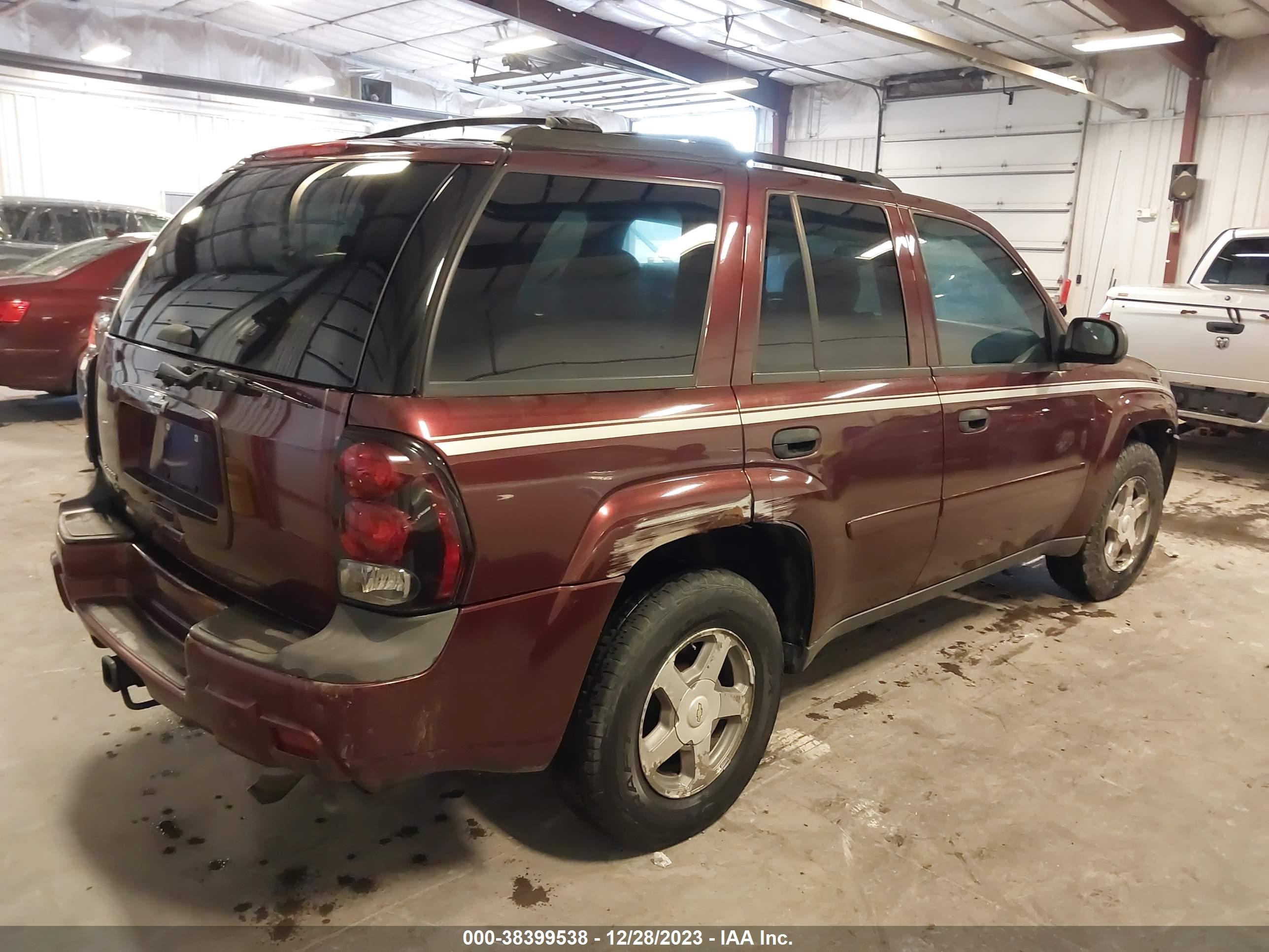 Photo 3 VIN: 1GNDT13S162310495 - CHEVROLET TRAILBLAZER 