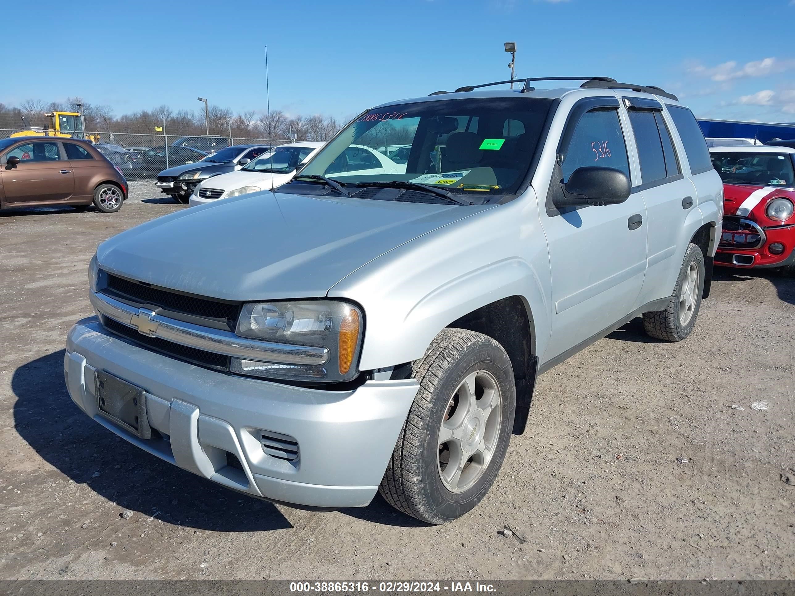 Photo 1 VIN: 1GNDT13S172154573 - CHEVROLET TRAILBLAZER 