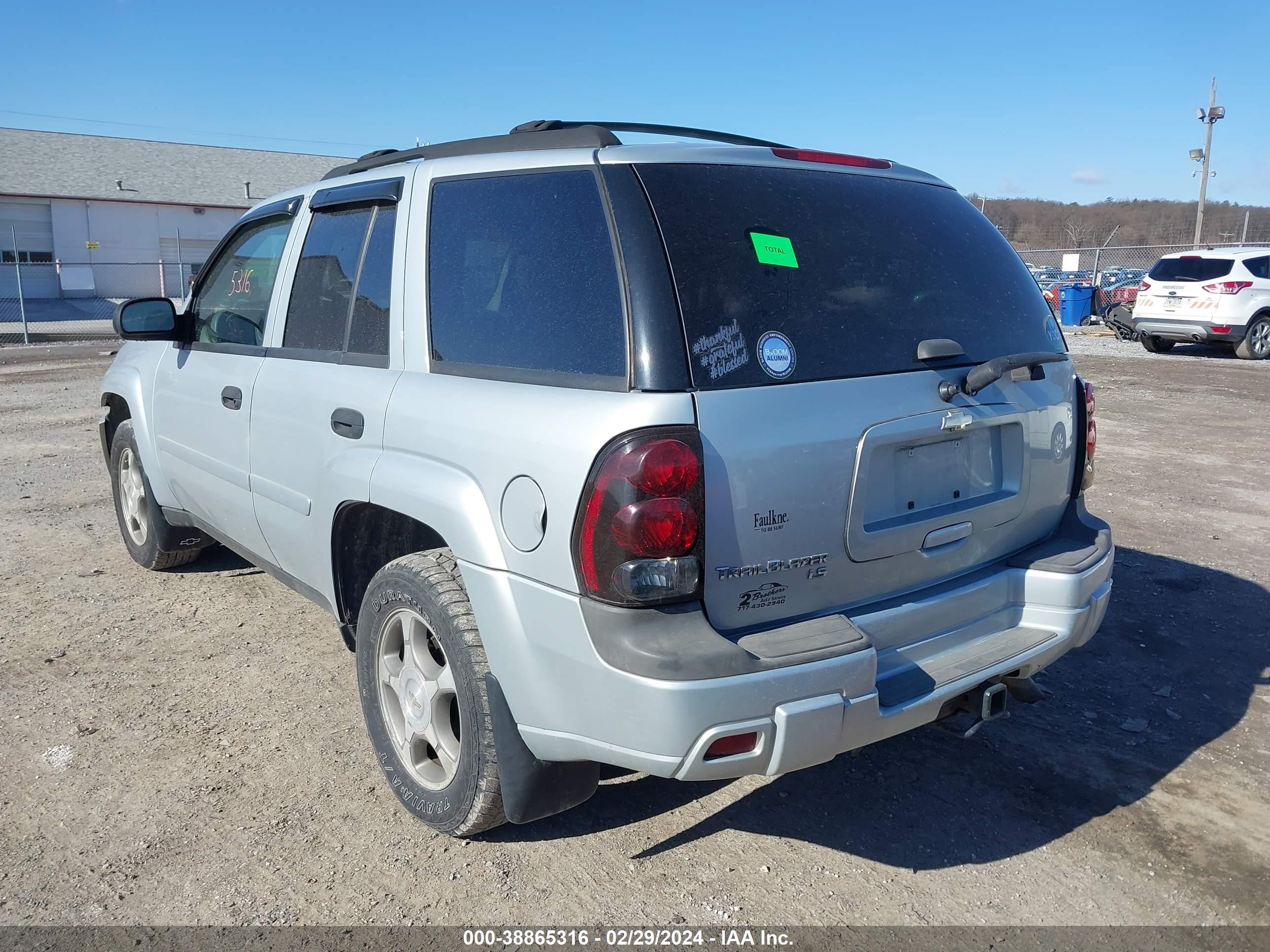 Photo 2 VIN: 1GNDT13S172154573 - CHEVROLET TRAILBLAZER 