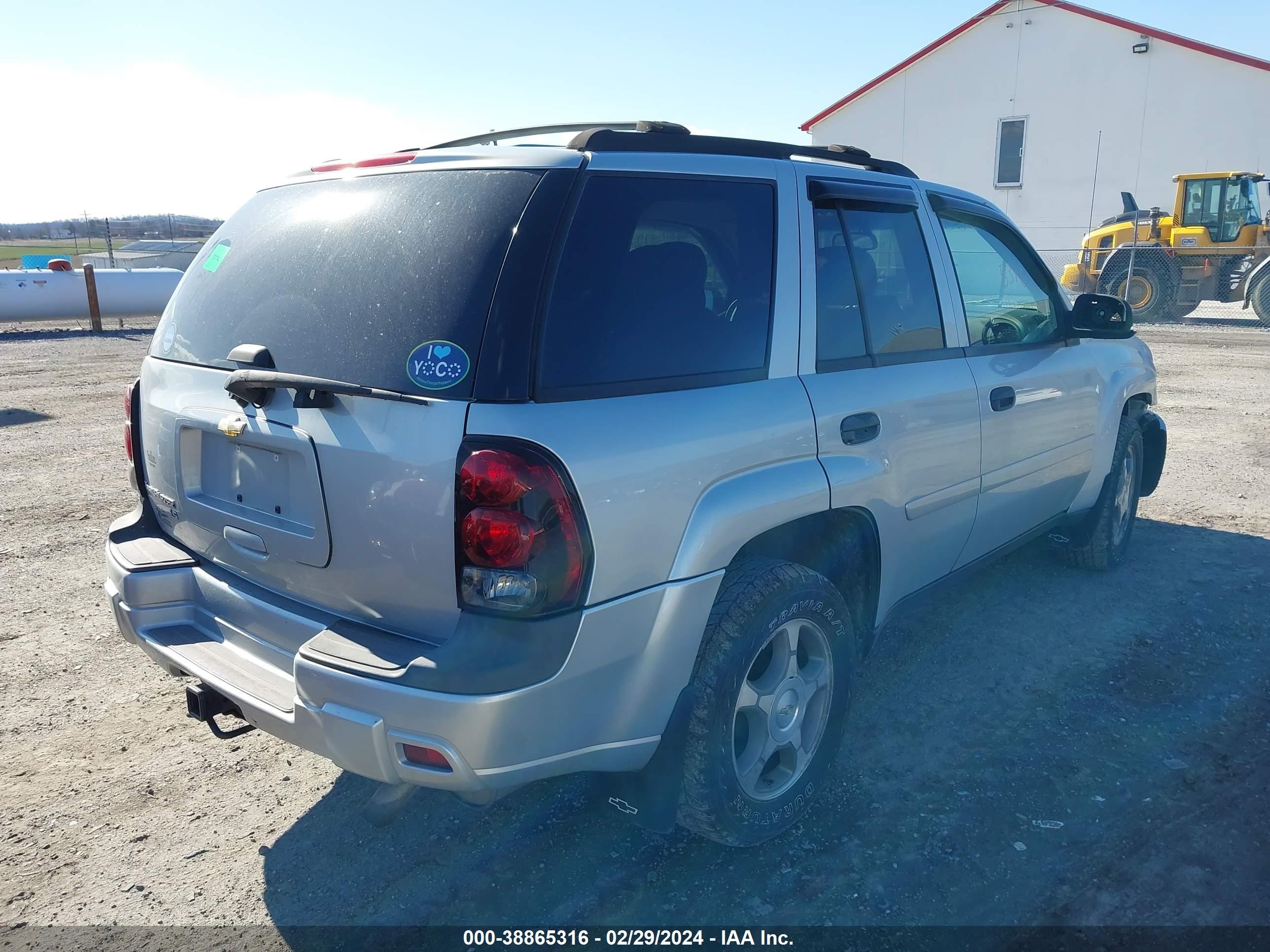 Photo 3 VIN: 1GNDT13S172154573 - CHEVROLET TRAILBLAZER 