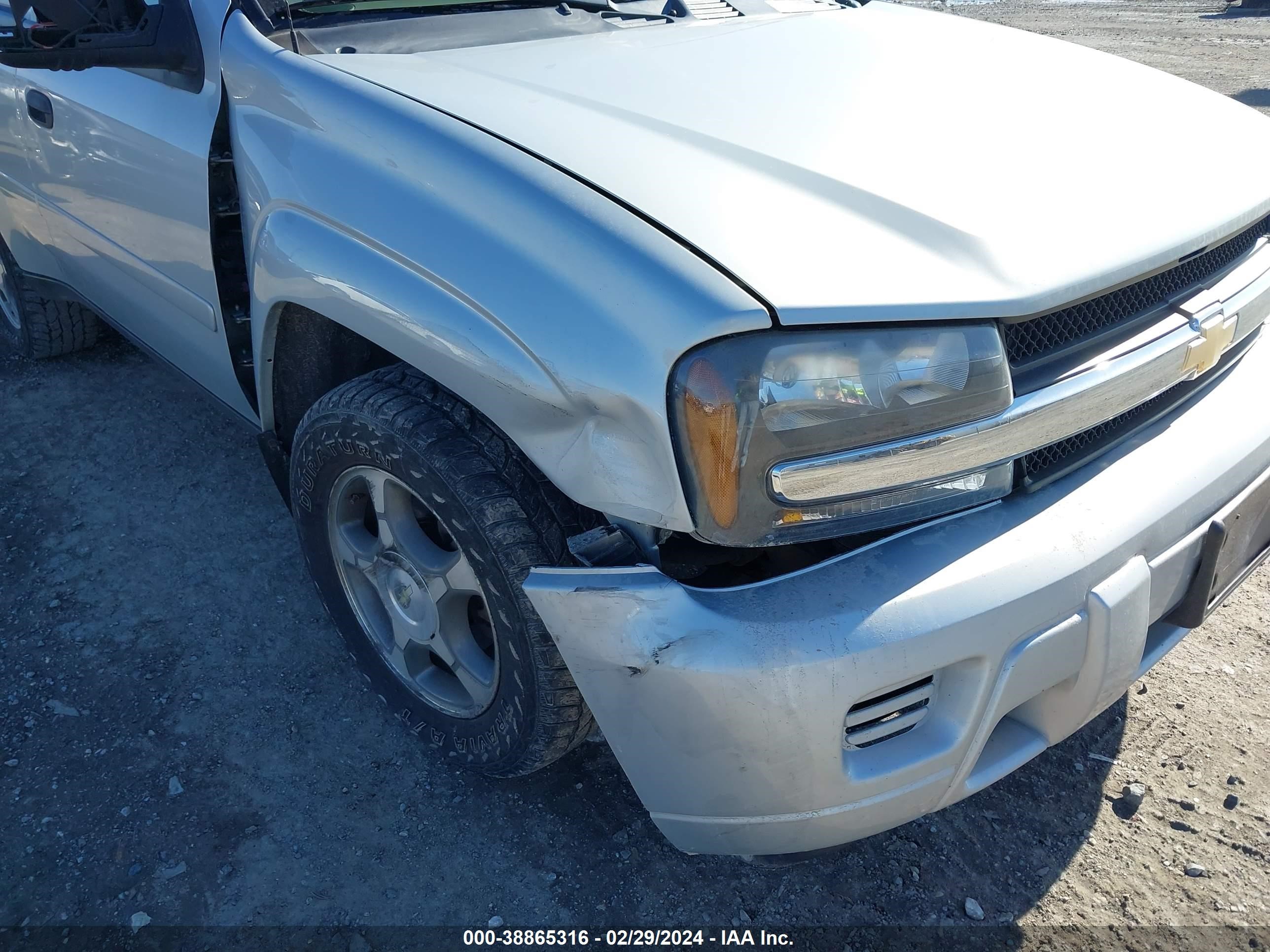 Photo 5 VIN: 1GNDT13S172154573 - CHEVROLET TRAILBLAZER 