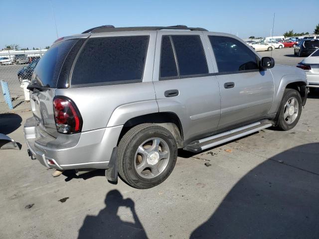 Photo 2 VIN: 1GNDT13S172237310 - CHEVROLET TRAILBLAZE 