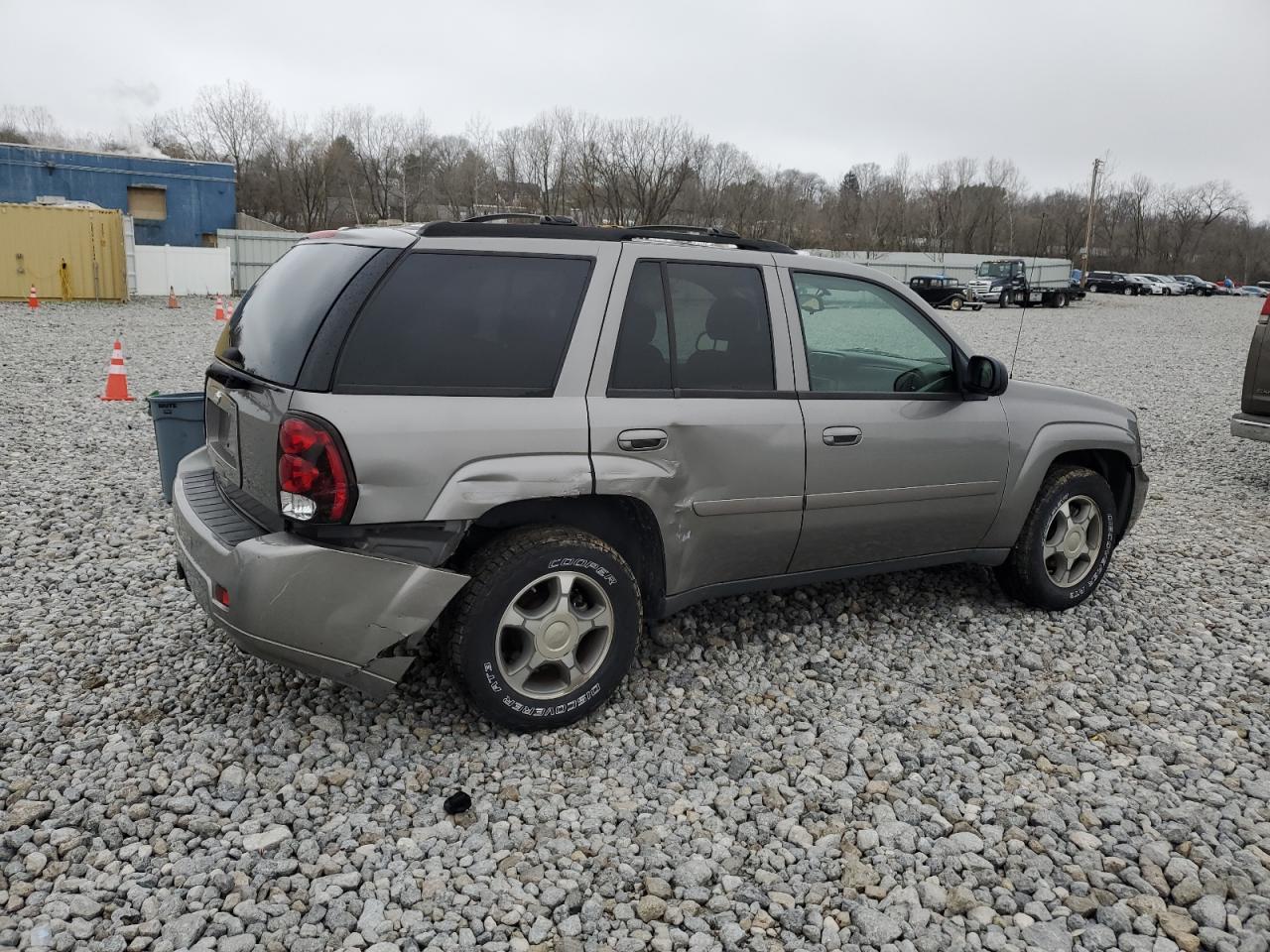 Photo 2 VIN: 1GNDT13S182120666 - CHEVROLET TRAILBLAZER 