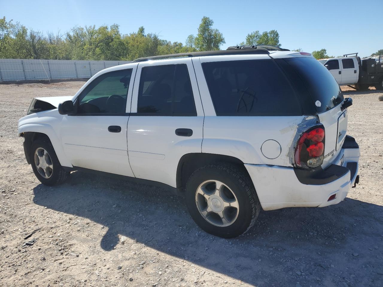 Photo 1 VIN: 1GNDT13S182143221 - CHEVROLET TRAILBLAZER 