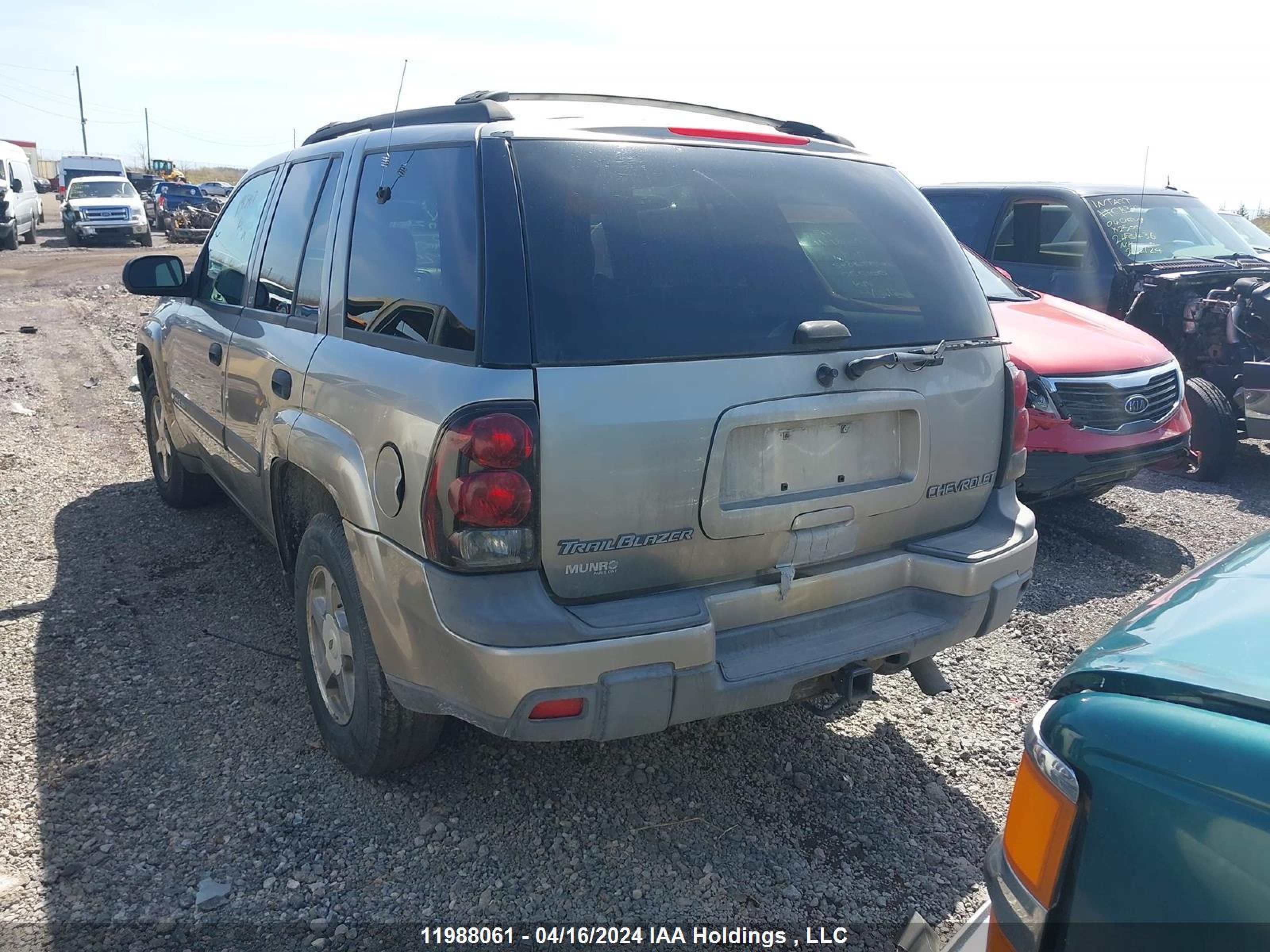 Photo 2 VIN: 1GNDT13S222480066 - CHEVROLET TRAILBLAZER 