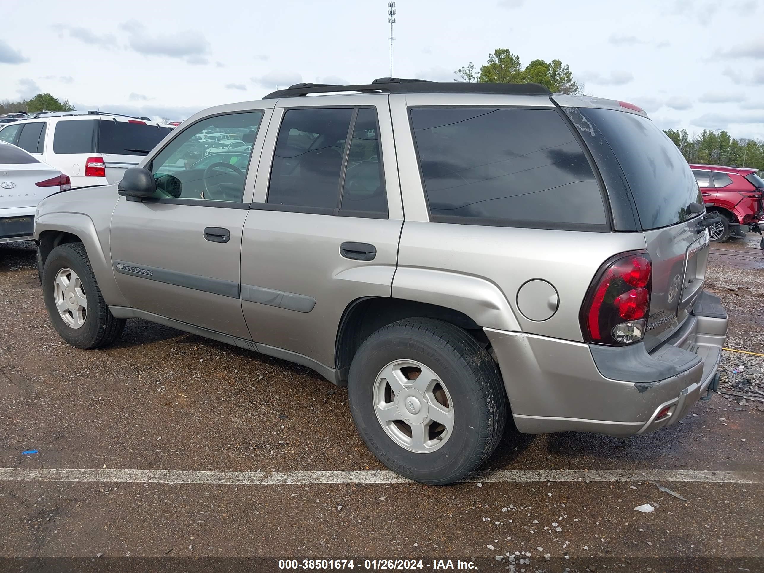 Photo 2 VIN: 1GNDT13S232360429 - CHEVROLET TRAILBLAZER 