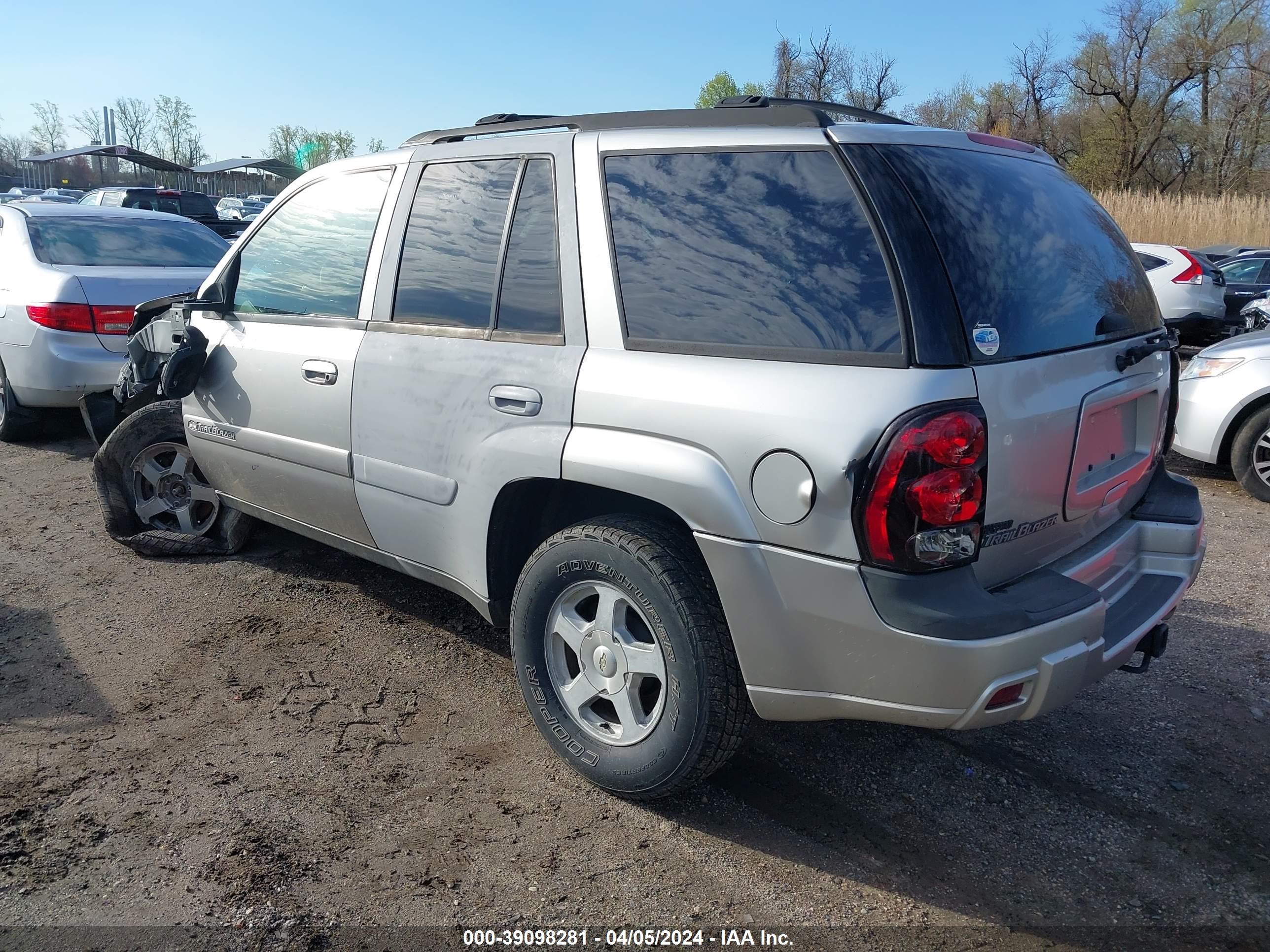 Photo 2 VIN: 1GNDT13S242220091 - CHEVROLET TRAILBLAZER 