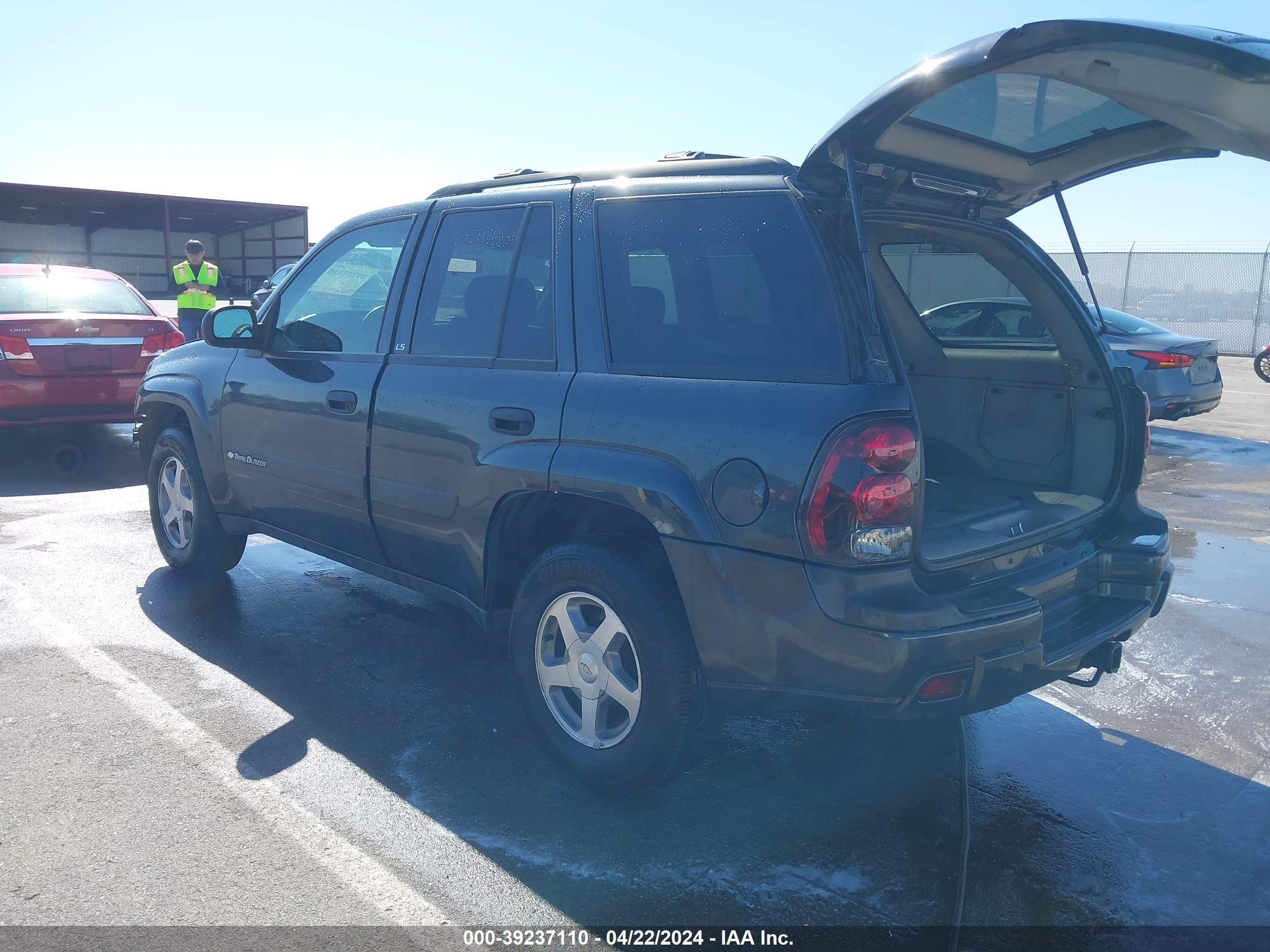 Photo 2 VIN: 1GNDT13S242415995 - CHEVROLET TRAILBLAZER 