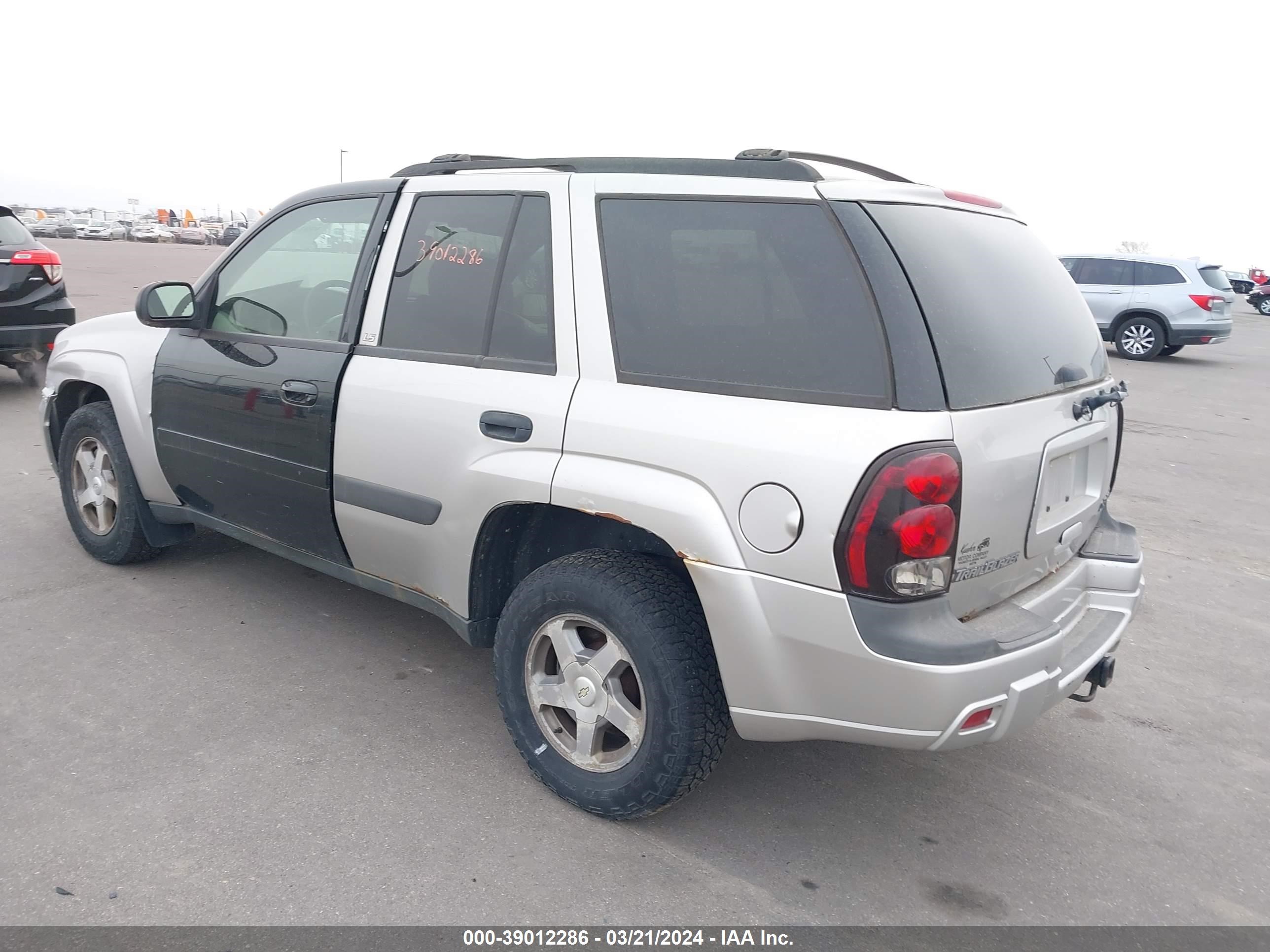 Photo 2 VIN: 1GNDT13S242430853 - CHEVROLET TRAILBLAZER 