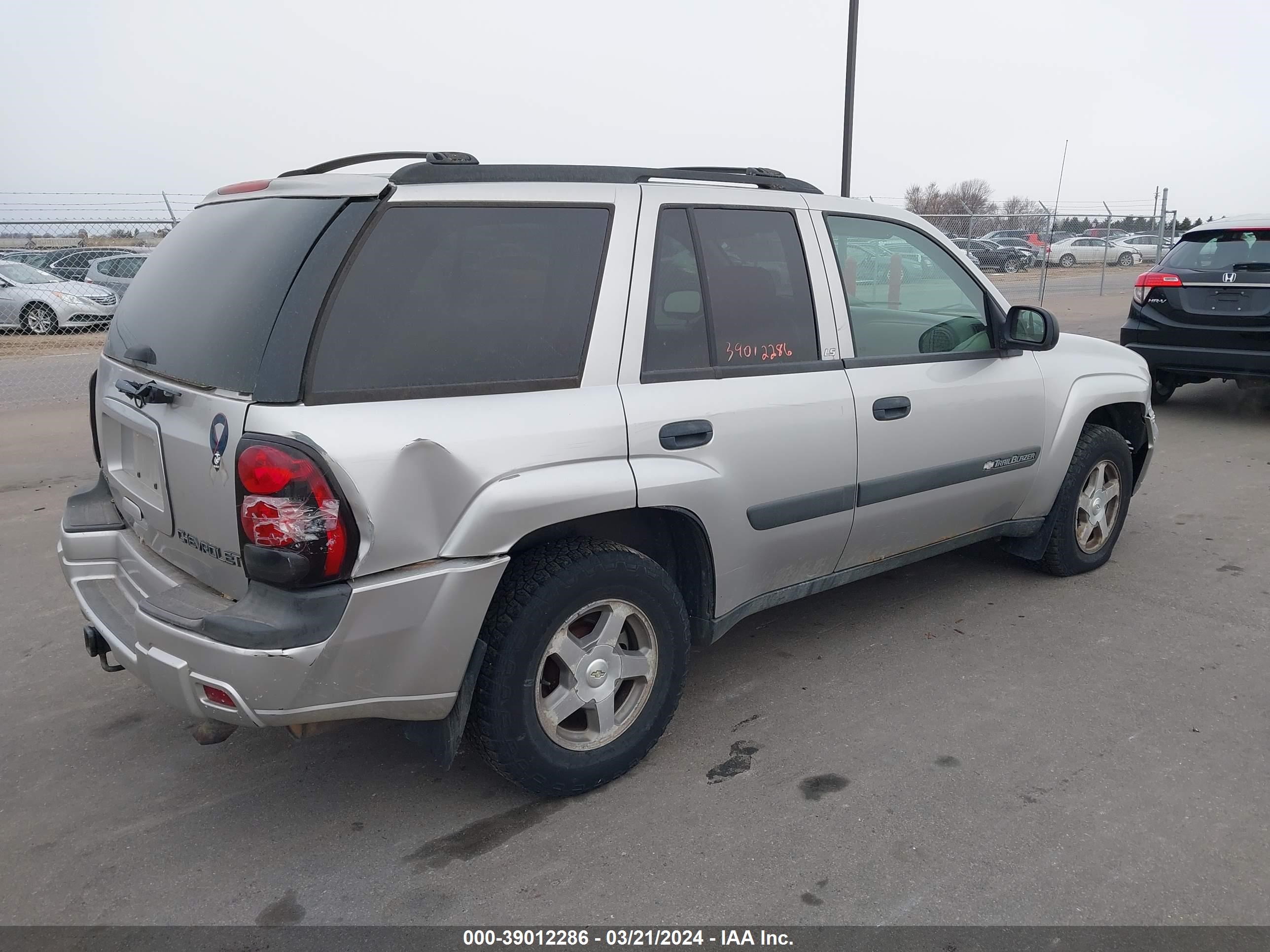 Photo 3 VIN: 1GNDT13S242430853 - CHEVROLET TRAILBLAZER 