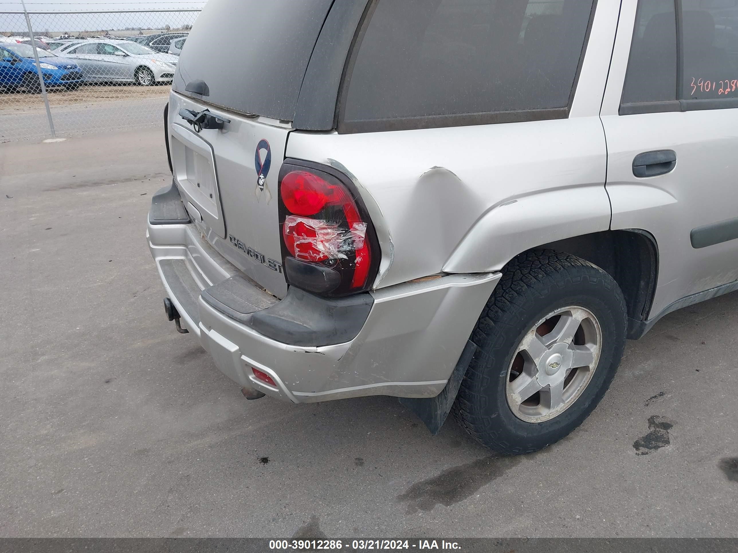 Photo 5 VIN: 1GNDT13S242430853 - CHEVROLET TRAILBLAZER 