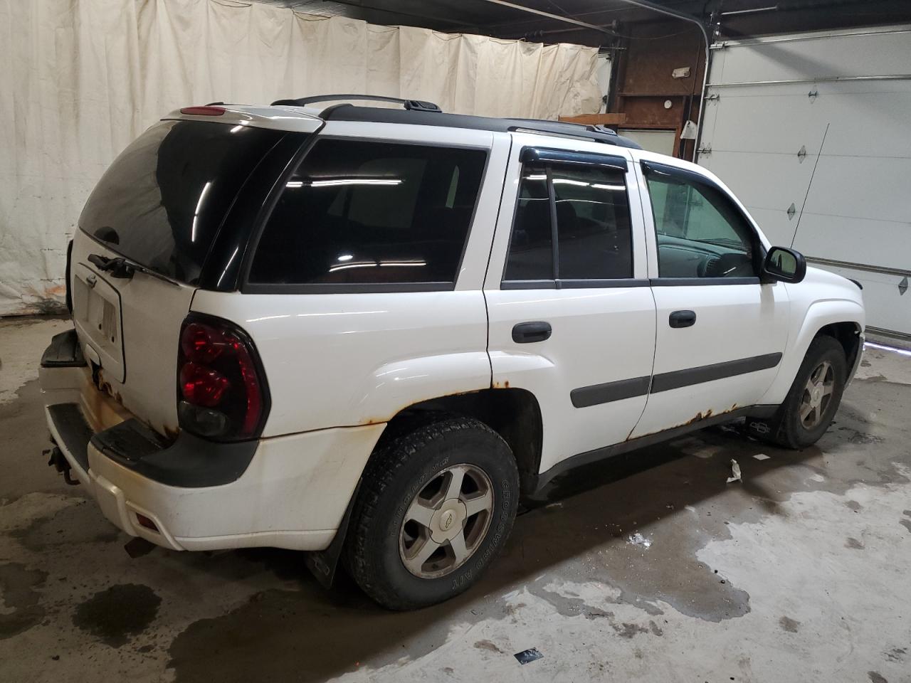 Photo 2 VIN: 1GNDT13S252182184 - CHEVROLET TRAILBLAZER 