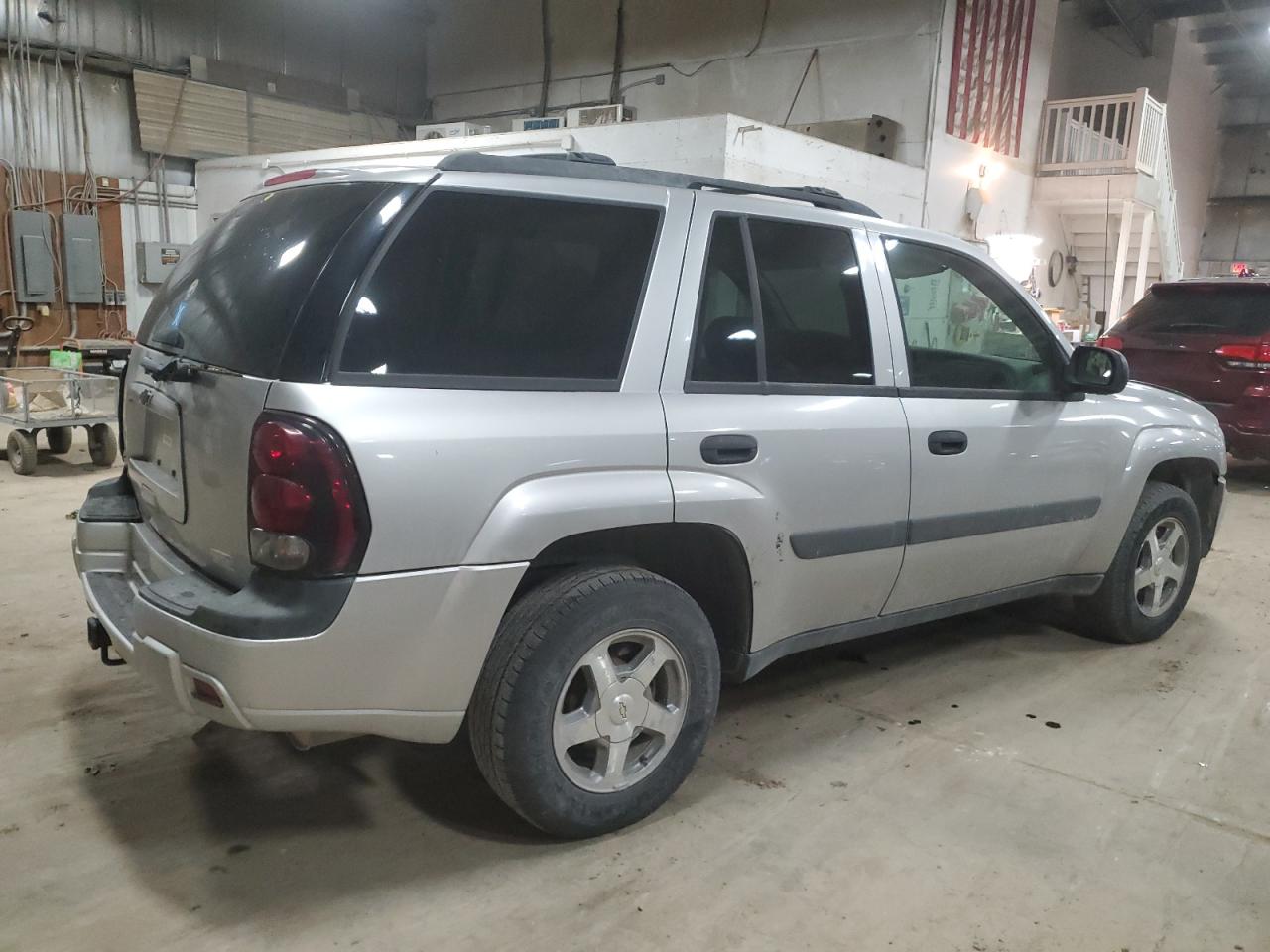 Photo 2 VIN: 1GNDT13S252298064 - CHEVROLET TRAILBLAZER 