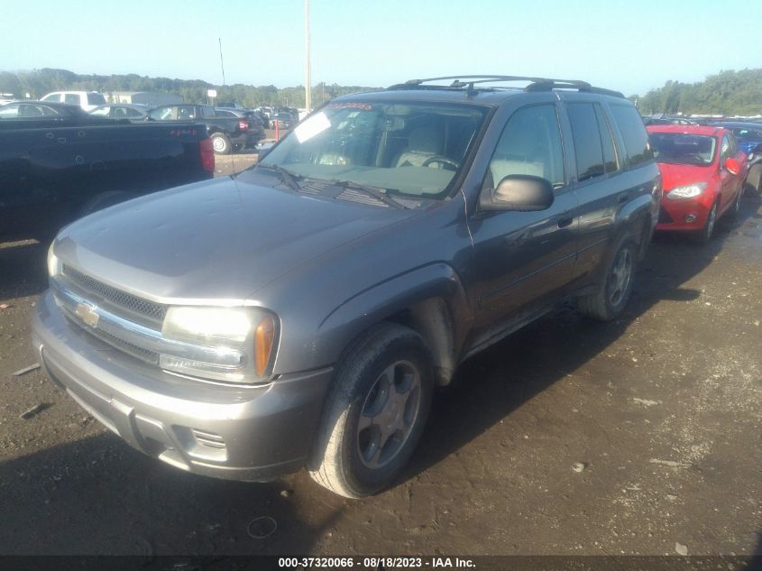 Photo 1 VIN: 1GNDT13S272217776 - CHEVROLET TRAILBLAZER 