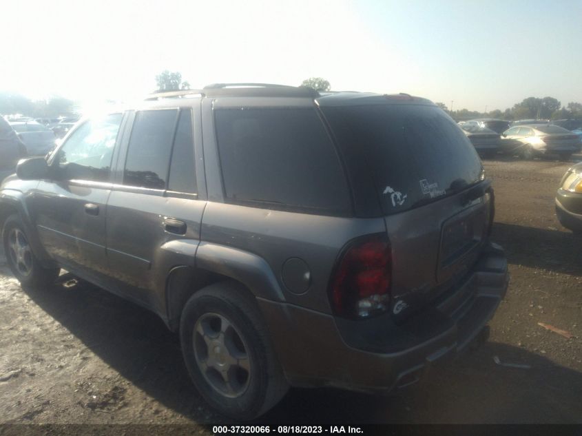 Photo 2 VIN: 1GNDT13S272217776 - CHEVROLET TRAILBLAZER 