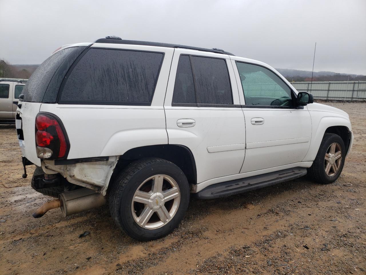 Photo 2 VIN: 1GNDT13S282175496 - CHEVROLET TRAILBLAZER 