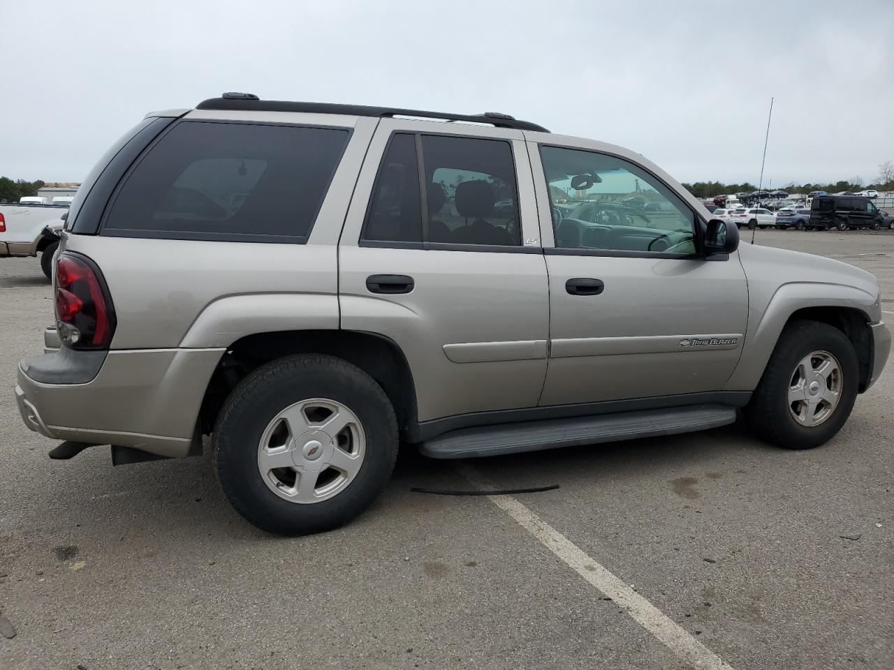 Photo 2 VIN: 1GNDT13S322163462 - CHEVROLET TRAILBLAZER 