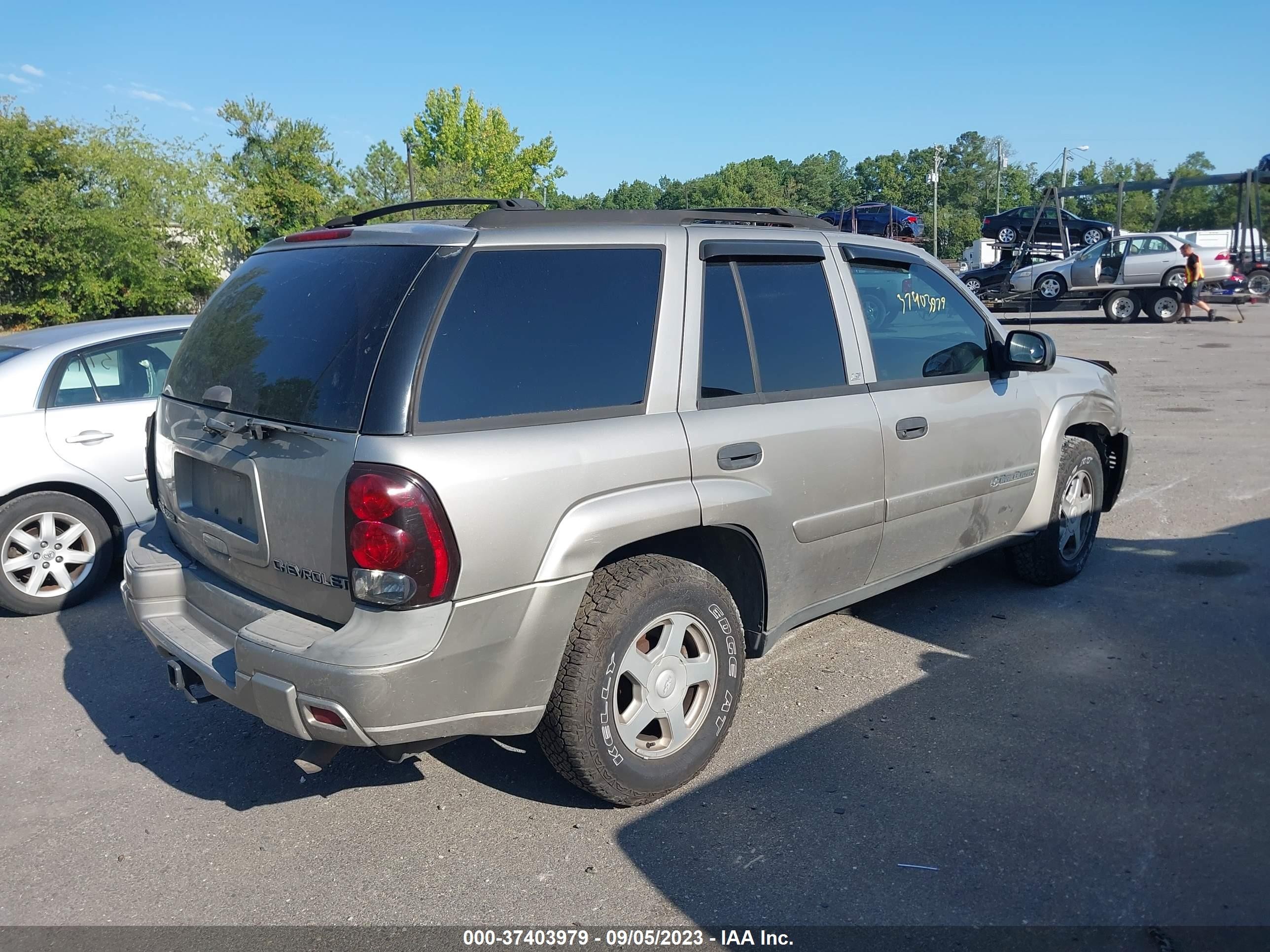 Photo 3 VIN: 1GNDT13S322293242 - CHEVROLET TRAILBLAZER 