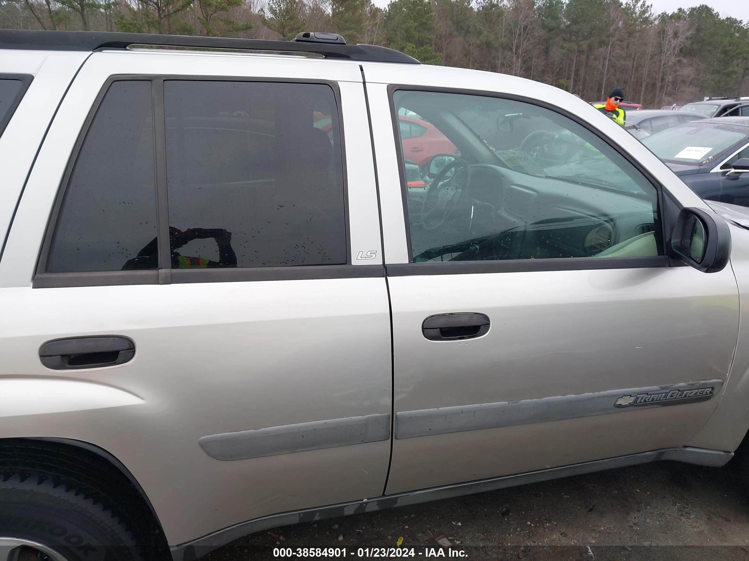 Photo 12 VIN: 1GNDT13S342179860 - CHEVROLET TRAILBLAZER 