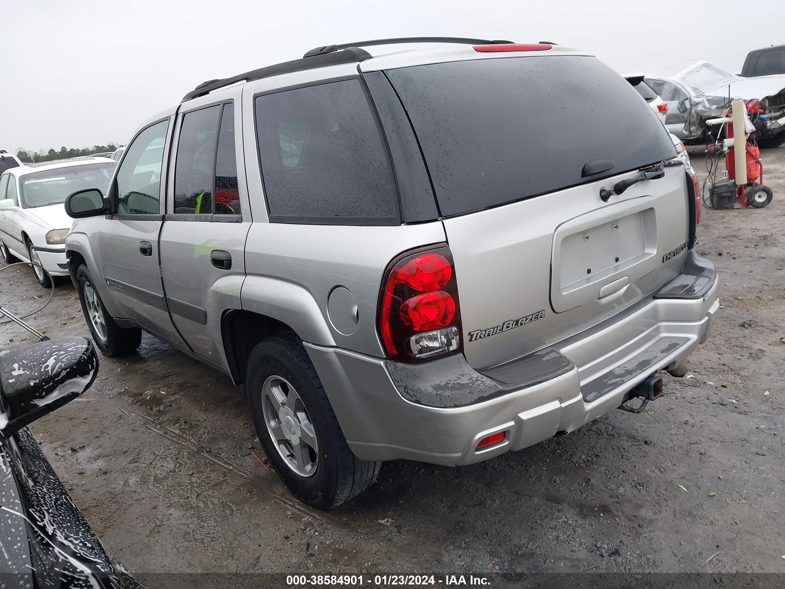 Photo 2 VIN: 1GNDT13S342179860 - CHEVROLET TRAILBLAZER 