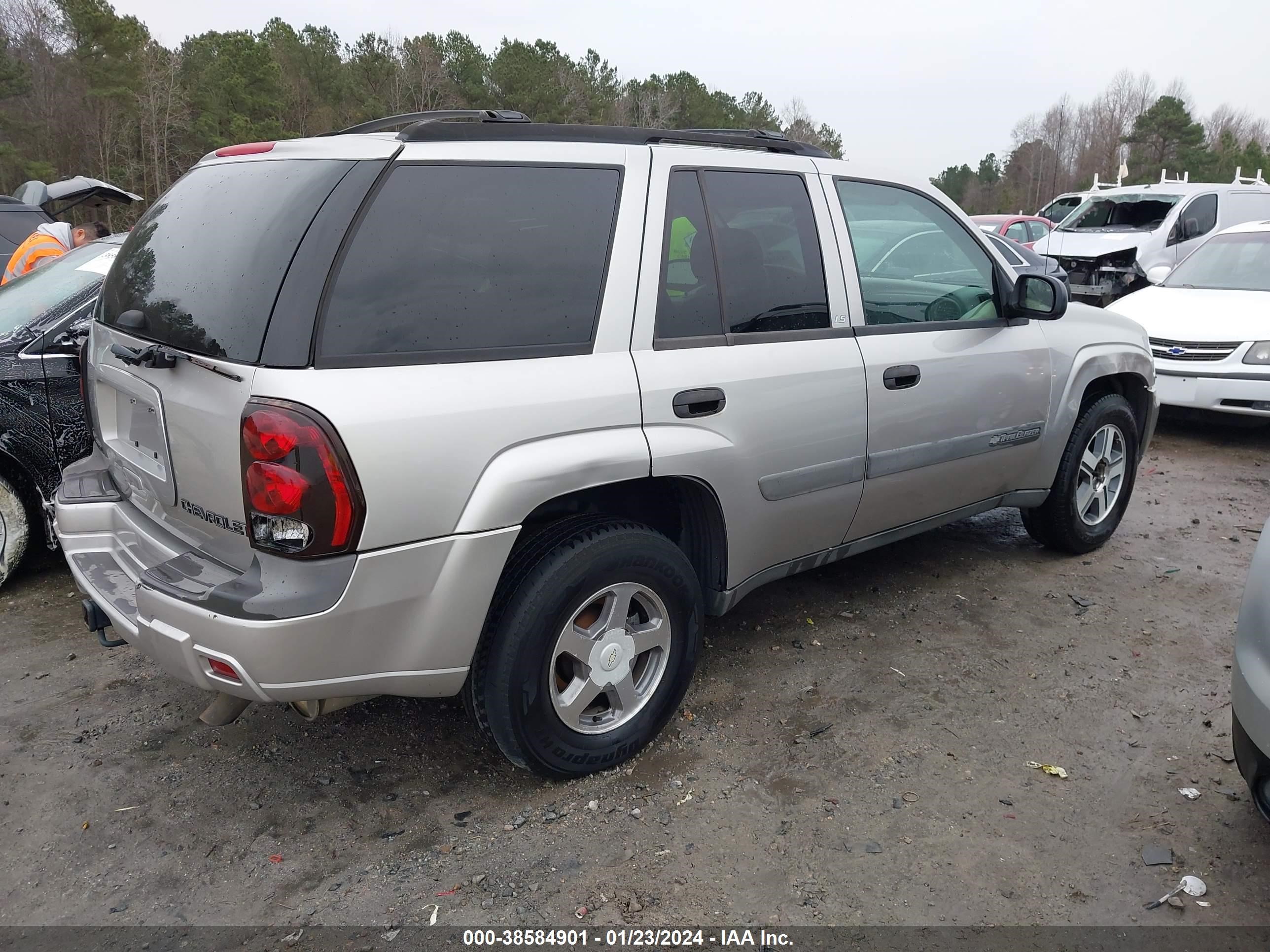 Photo 3 VIN: 1GNDT13S342179860 - CHEVROLET TRAILBLAZER 