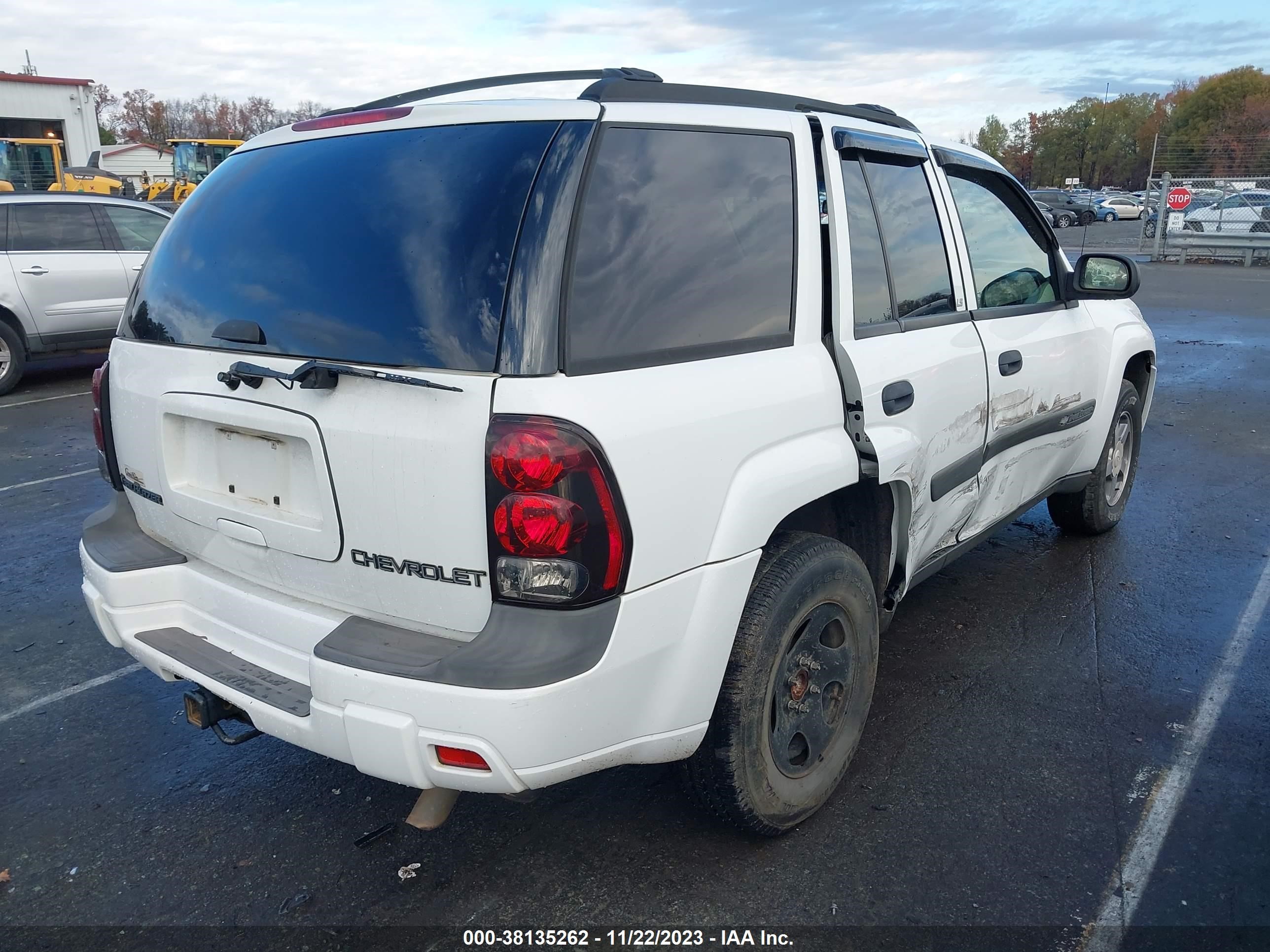 Photo 3 VIN: 1GNDT13S342367830 - CHEVROLET TRAILBLAZER 