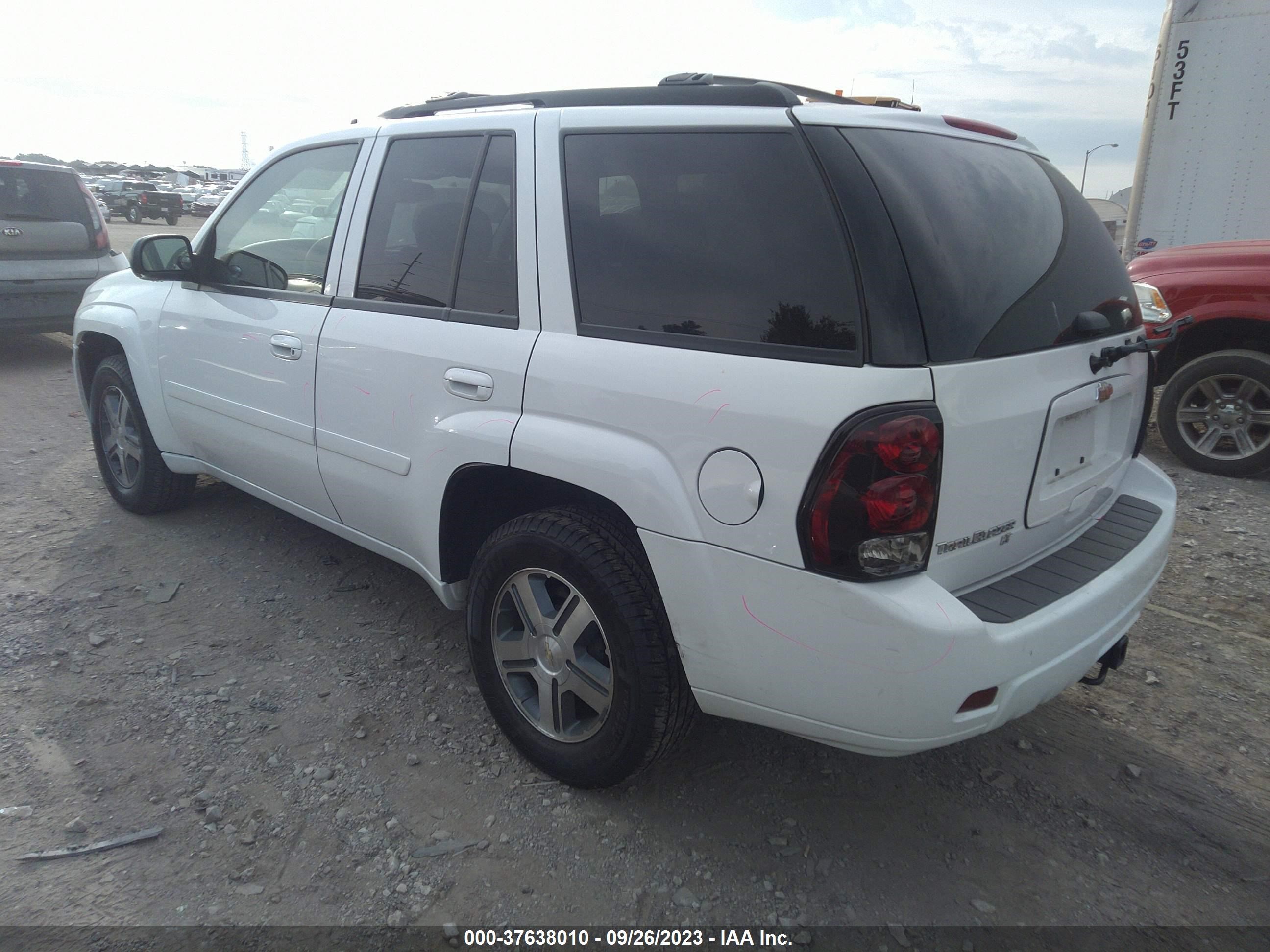 Photo 2 VIN: 1GNDT13S362101100 - CHEVROLET TRAILBLAZER 