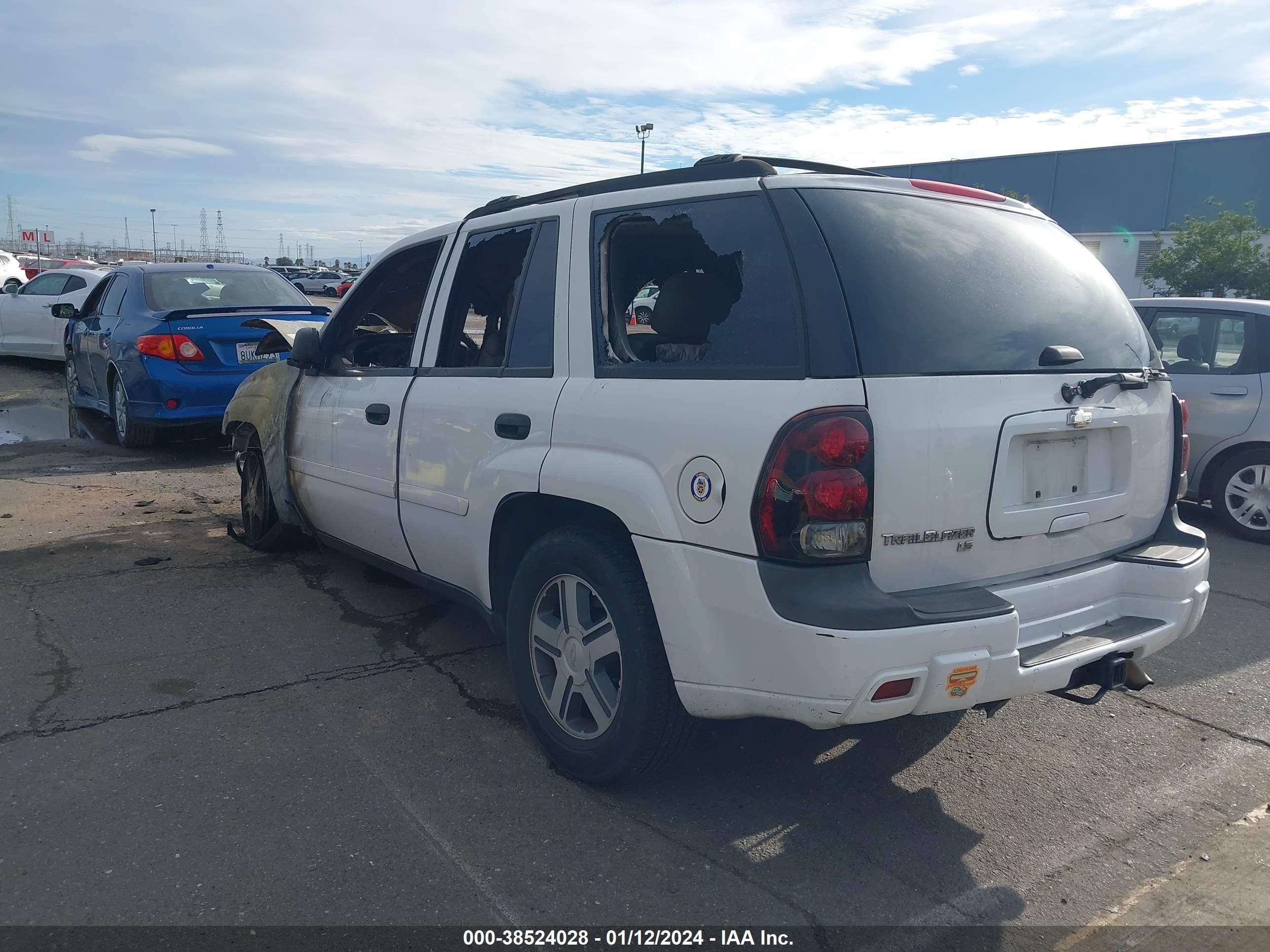 Photo 2 VIN: 1GNDT13S362144643 - CHEVROLET TRAILBLAZER 