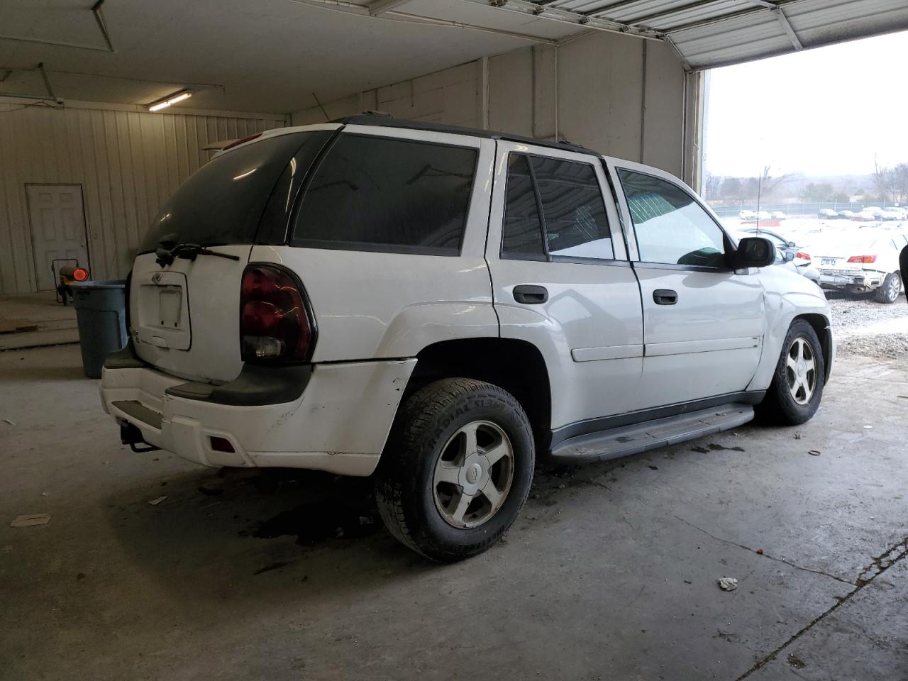 Photo 2 VIN: 1GNDT13S362245049 - CHEVROLET TRAILBLAZER 