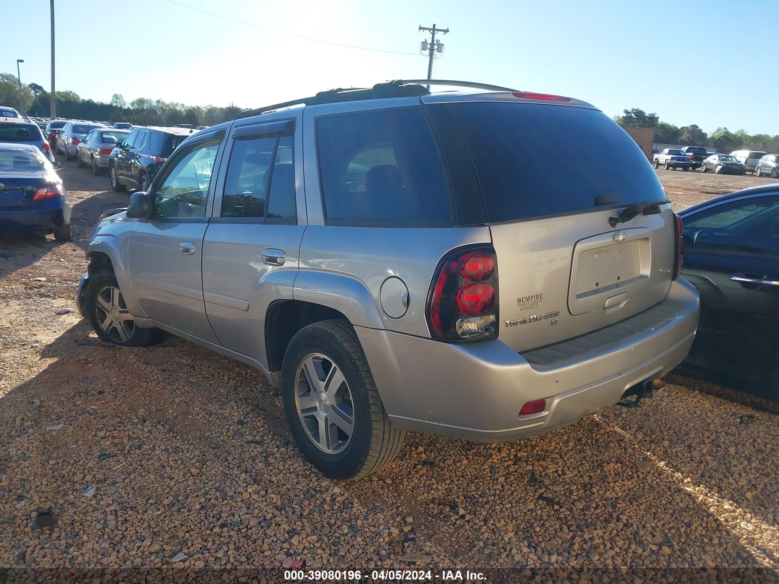 Photo 2 VIN: 1GNDT13S372196825 - CHEVROLET TRAILBLAZER 