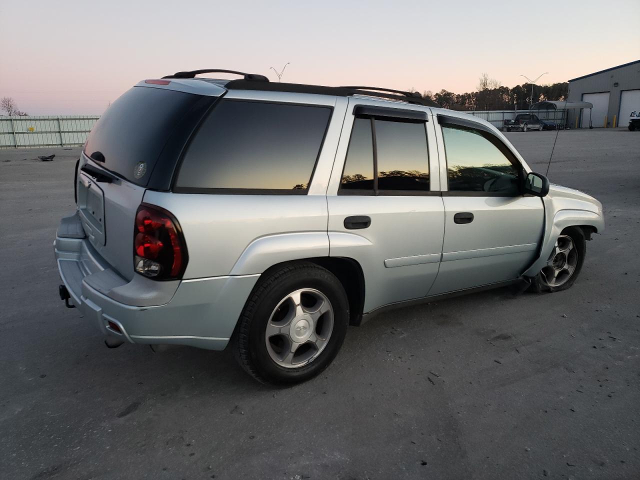 Photo 2 VIN: 1GNDT13S372209038 - CHEVROLET TRAILBLAZER 